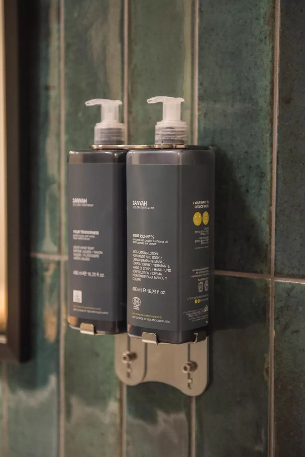 Bathroom in Cat & Lion Country Pub and Hotel