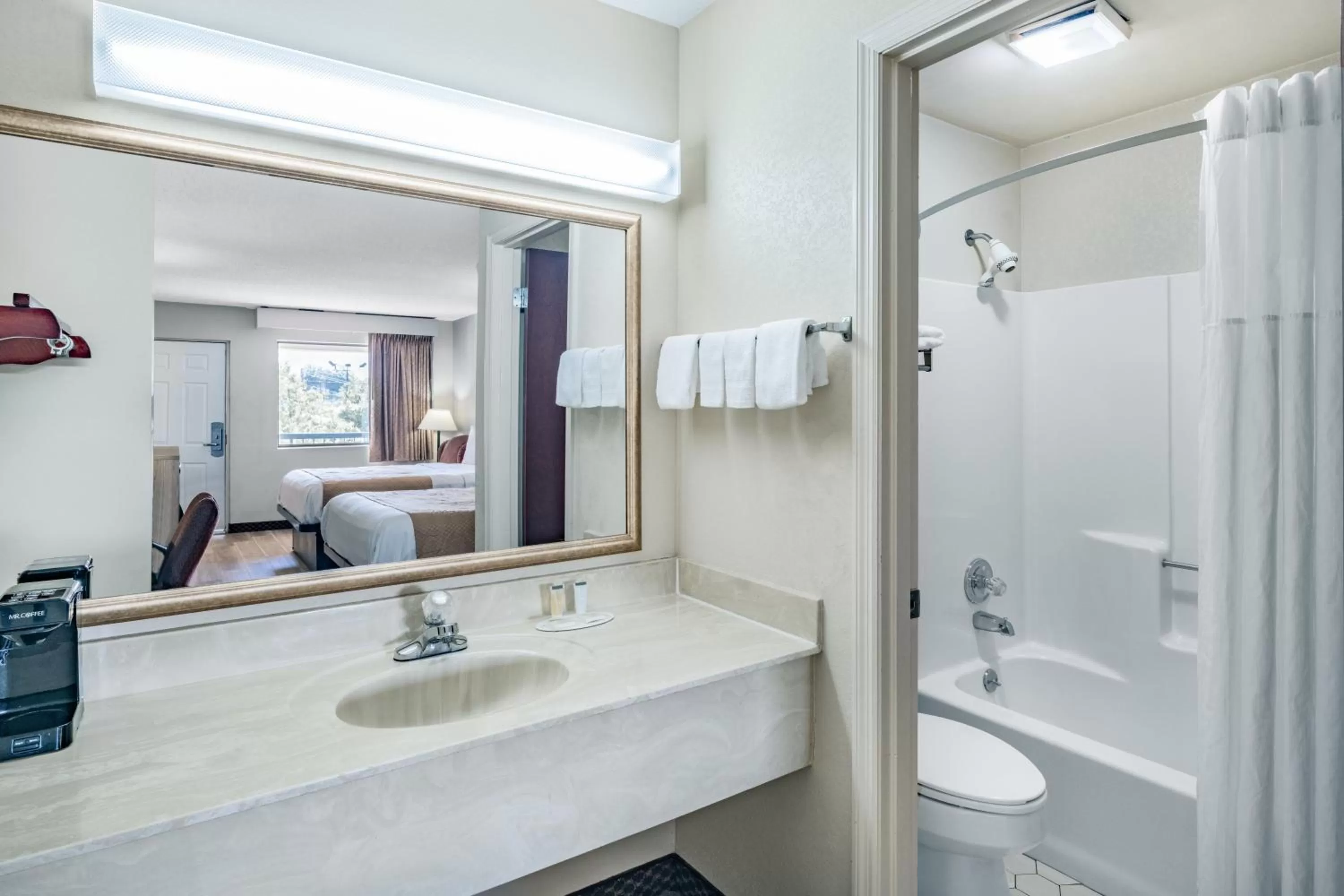 Shower in Days Inn by Wyndham Macon I-475