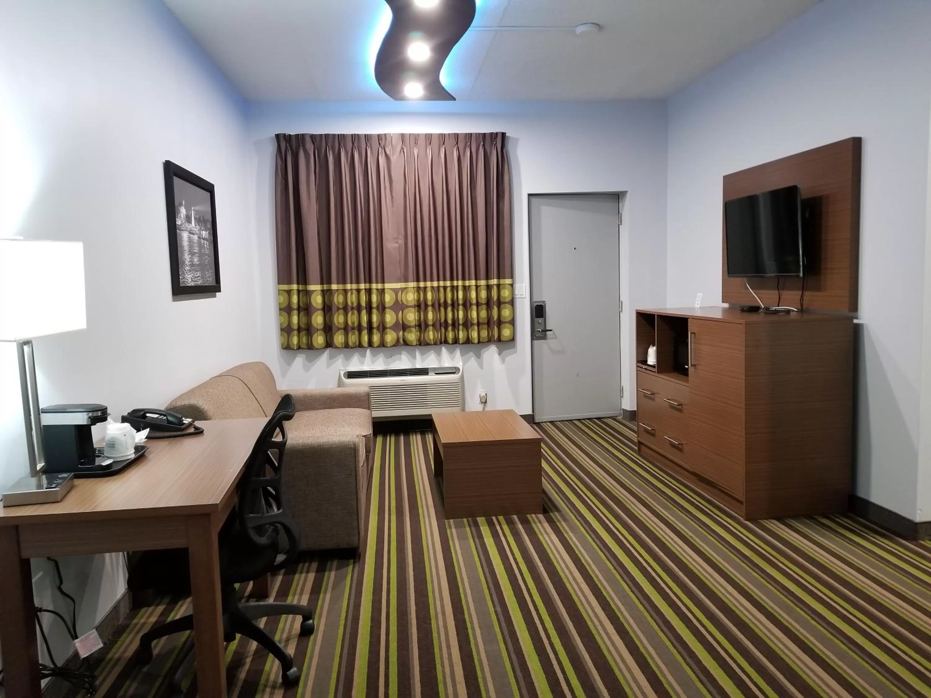 Seating area in Super 8 by Wyndham Windsor/Dougall