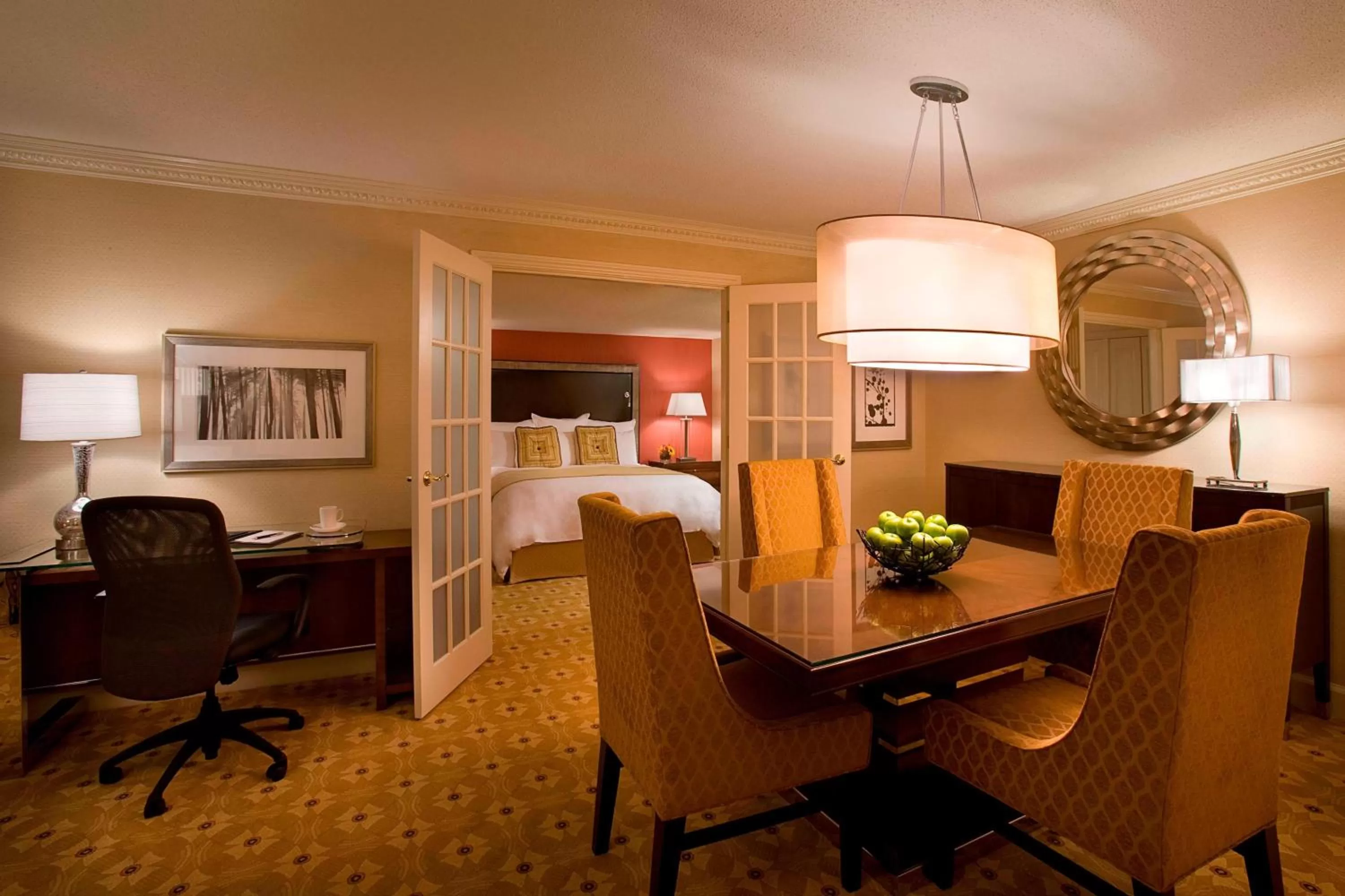 Bedroom, Bed in Toronto Airport Marriott Hotel