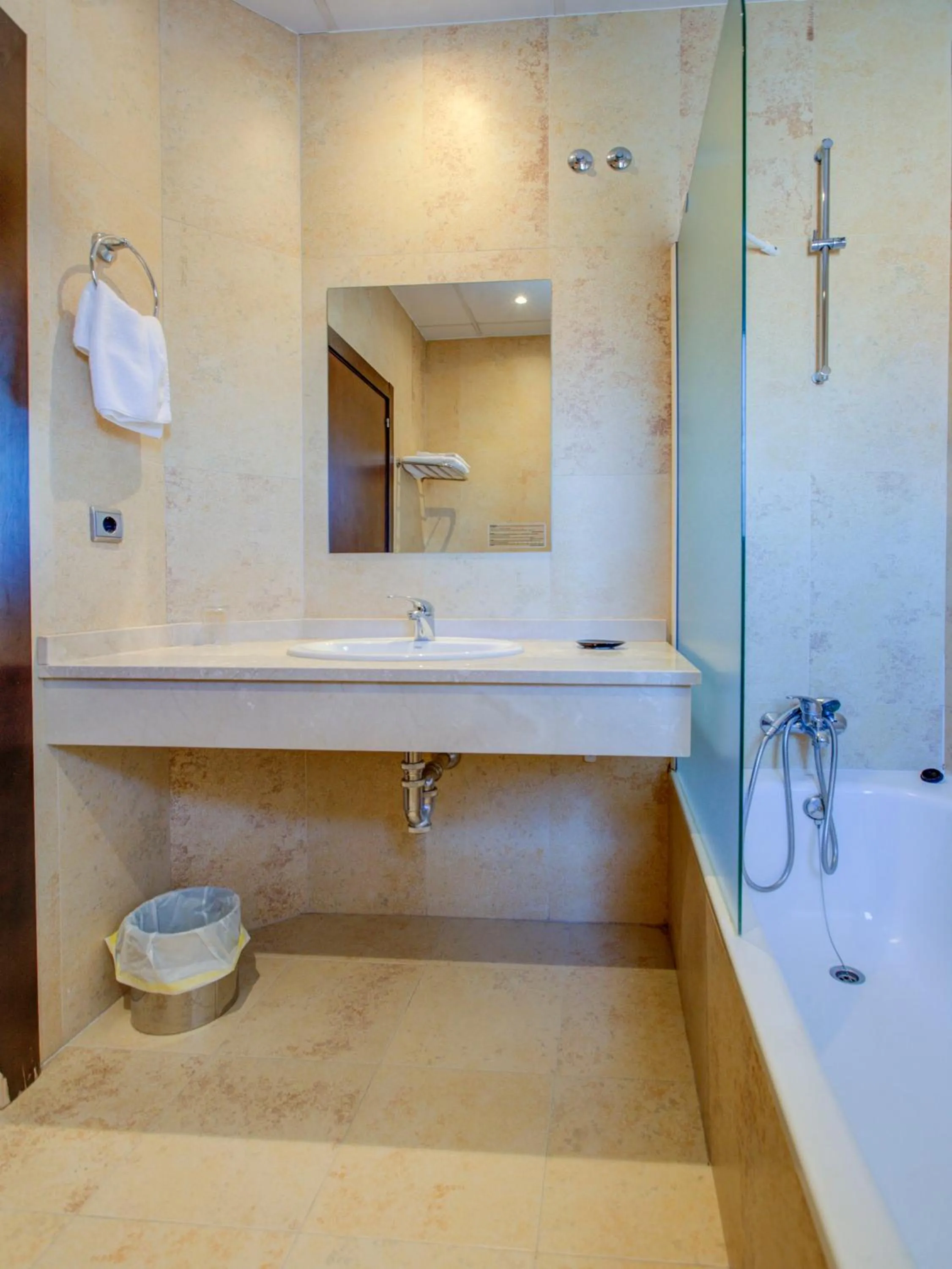 Shower in Hotel El Mesón