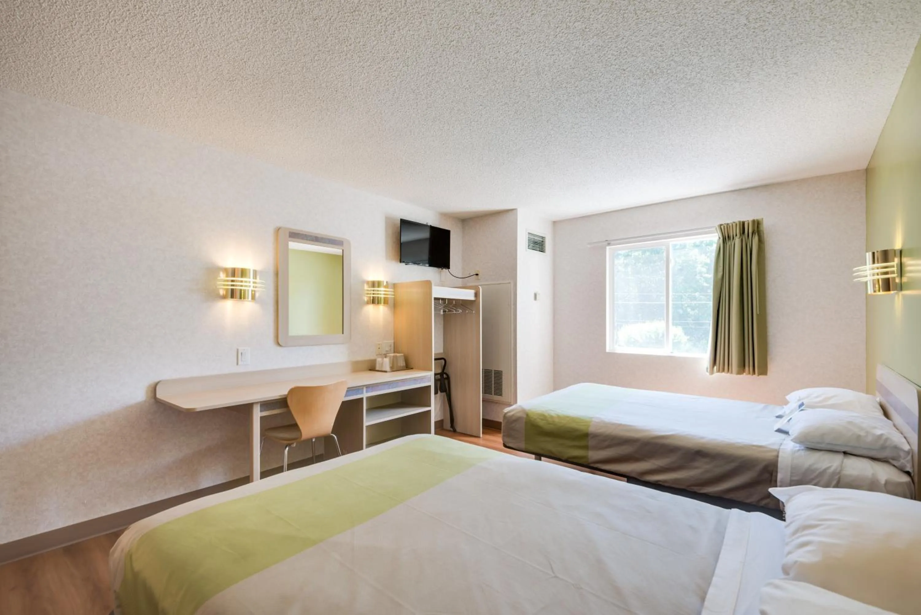 Bedroom, Bed in Motel 6-Statesville, NC