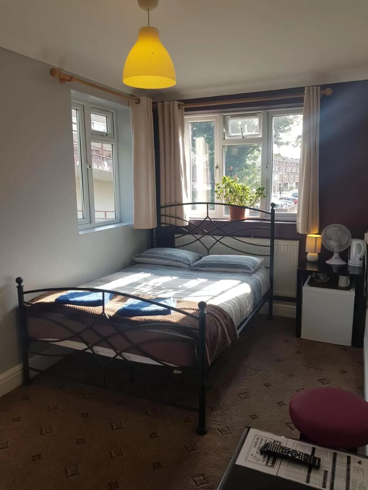 Photo of the whole room, Bed in Hour Glass Hotel