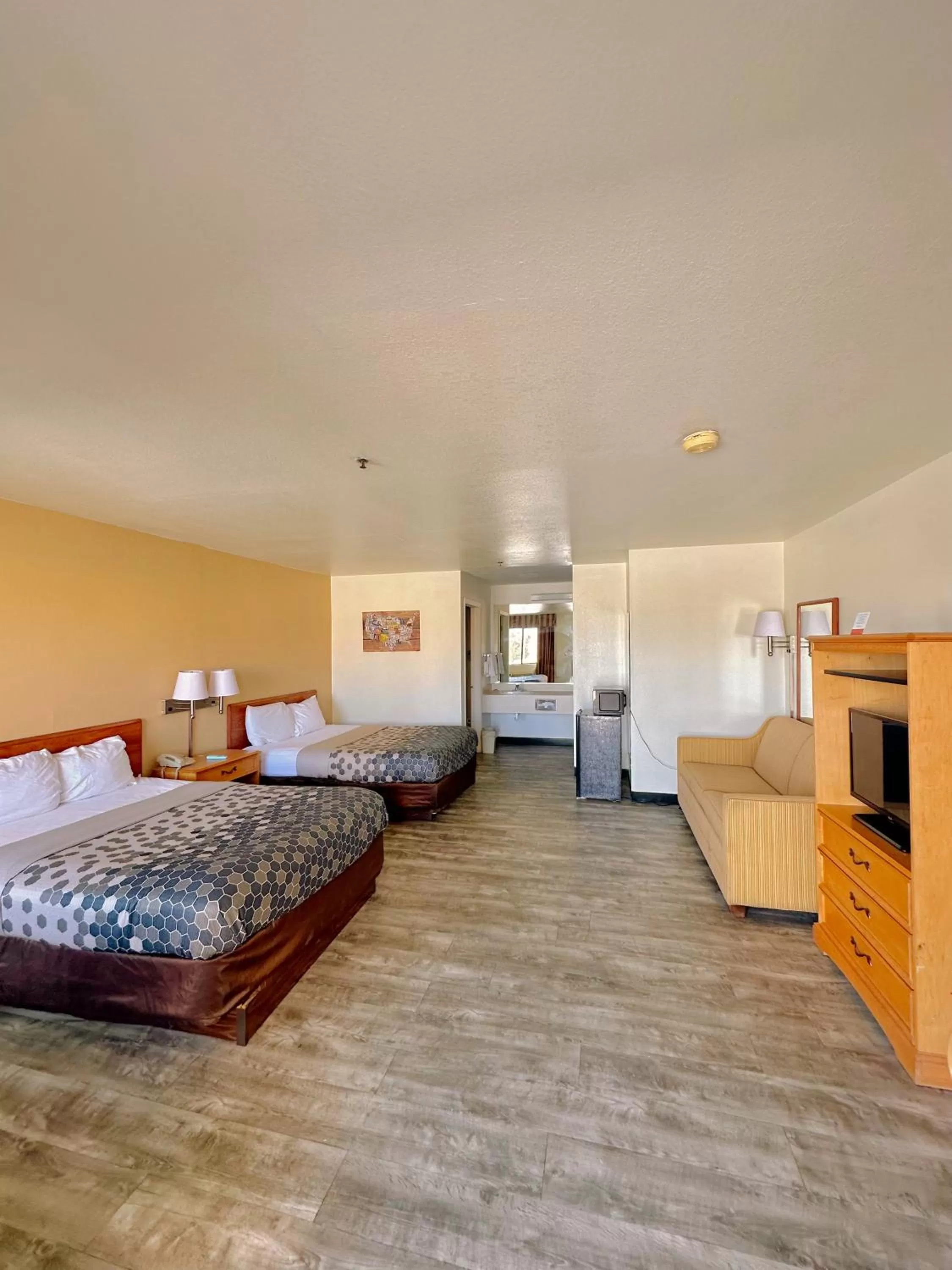 Bed in Econo Lodge Lordsburg I-10