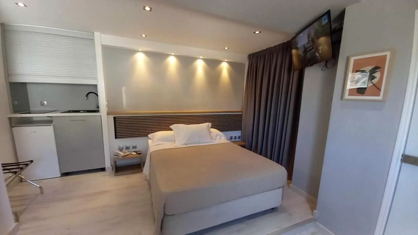 Deluxe Suite with Spa Bath in Alter Athens