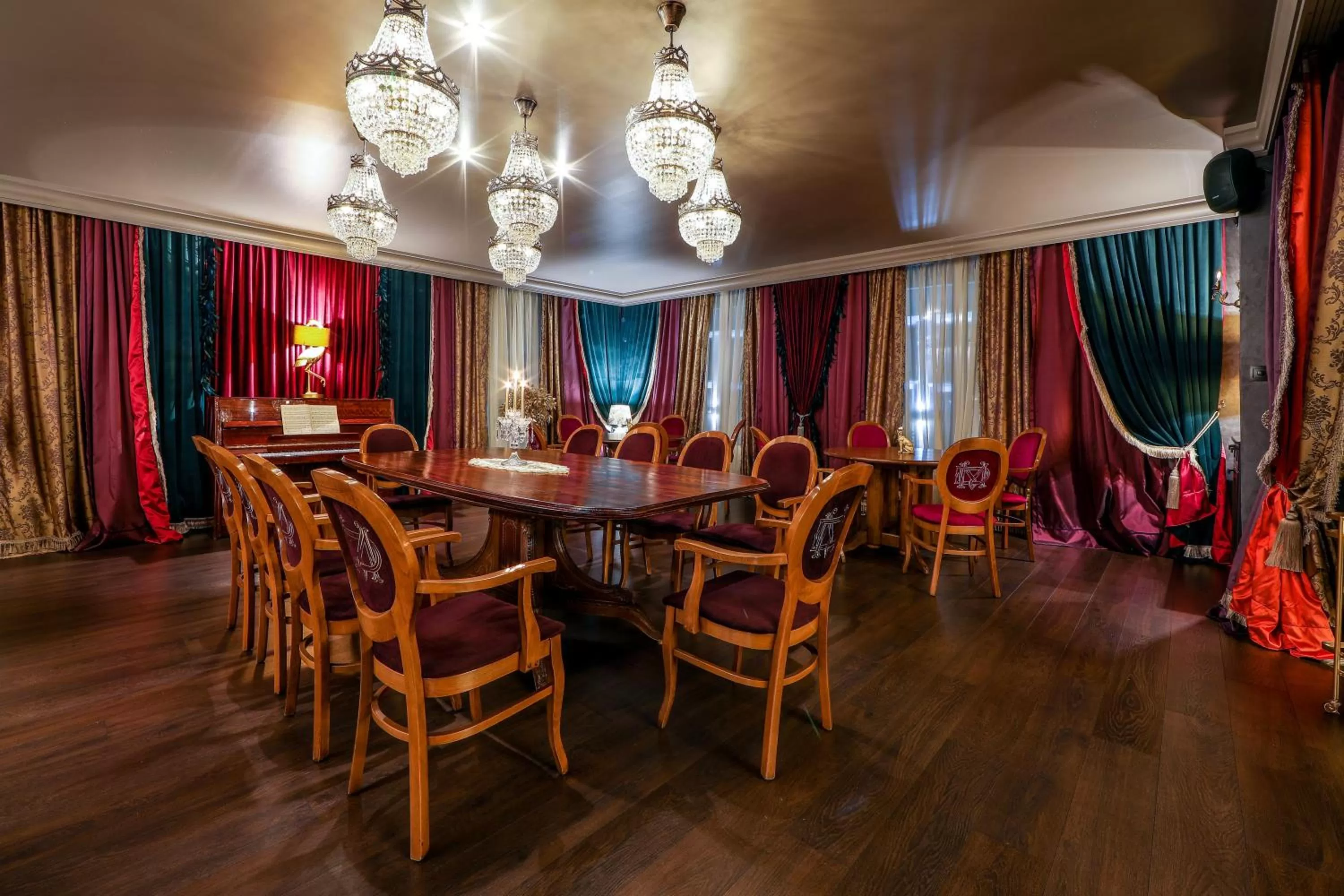 Dining Area in Complex Baroto