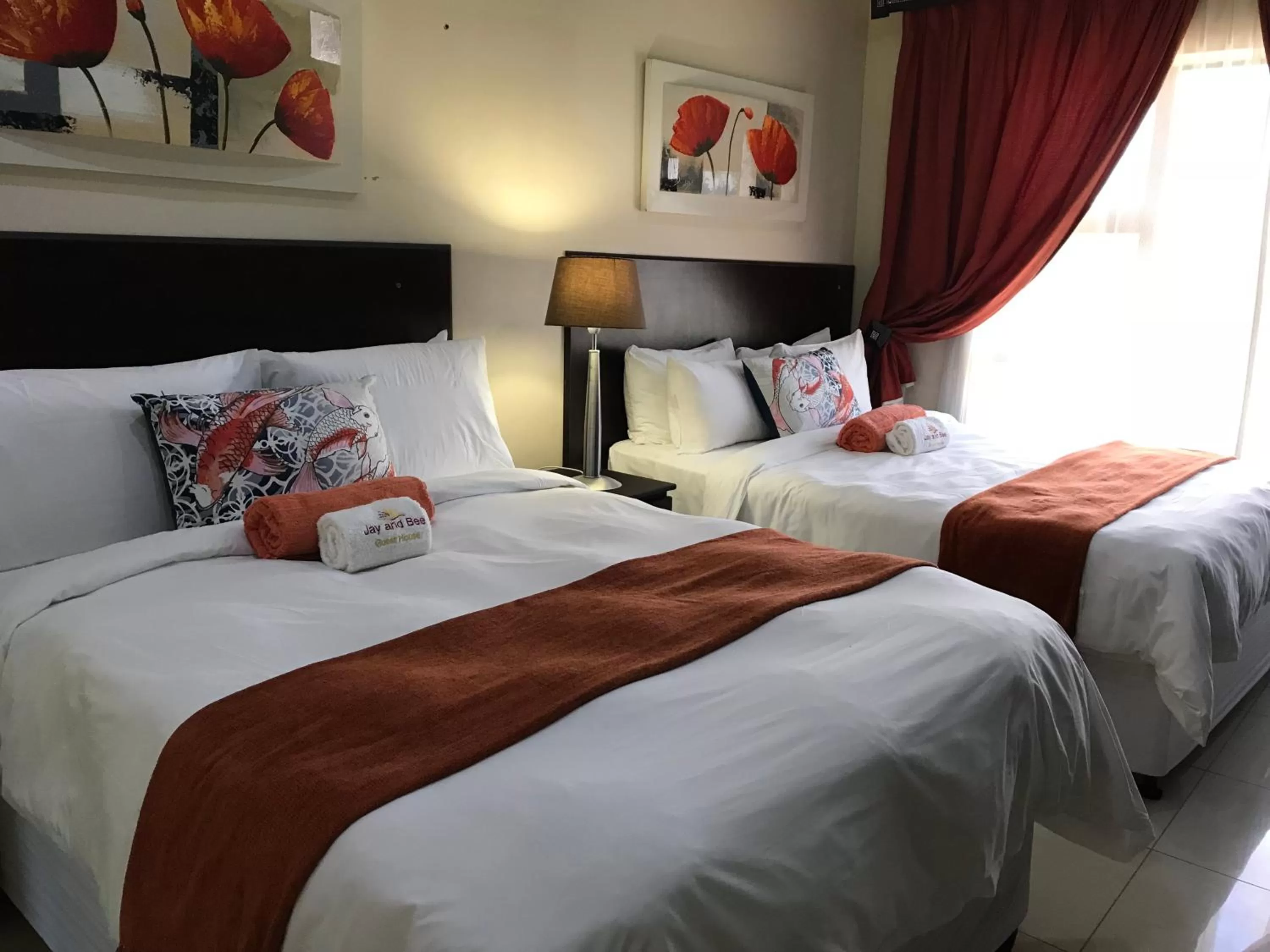 Bed in Jay and Bee Guesthouse