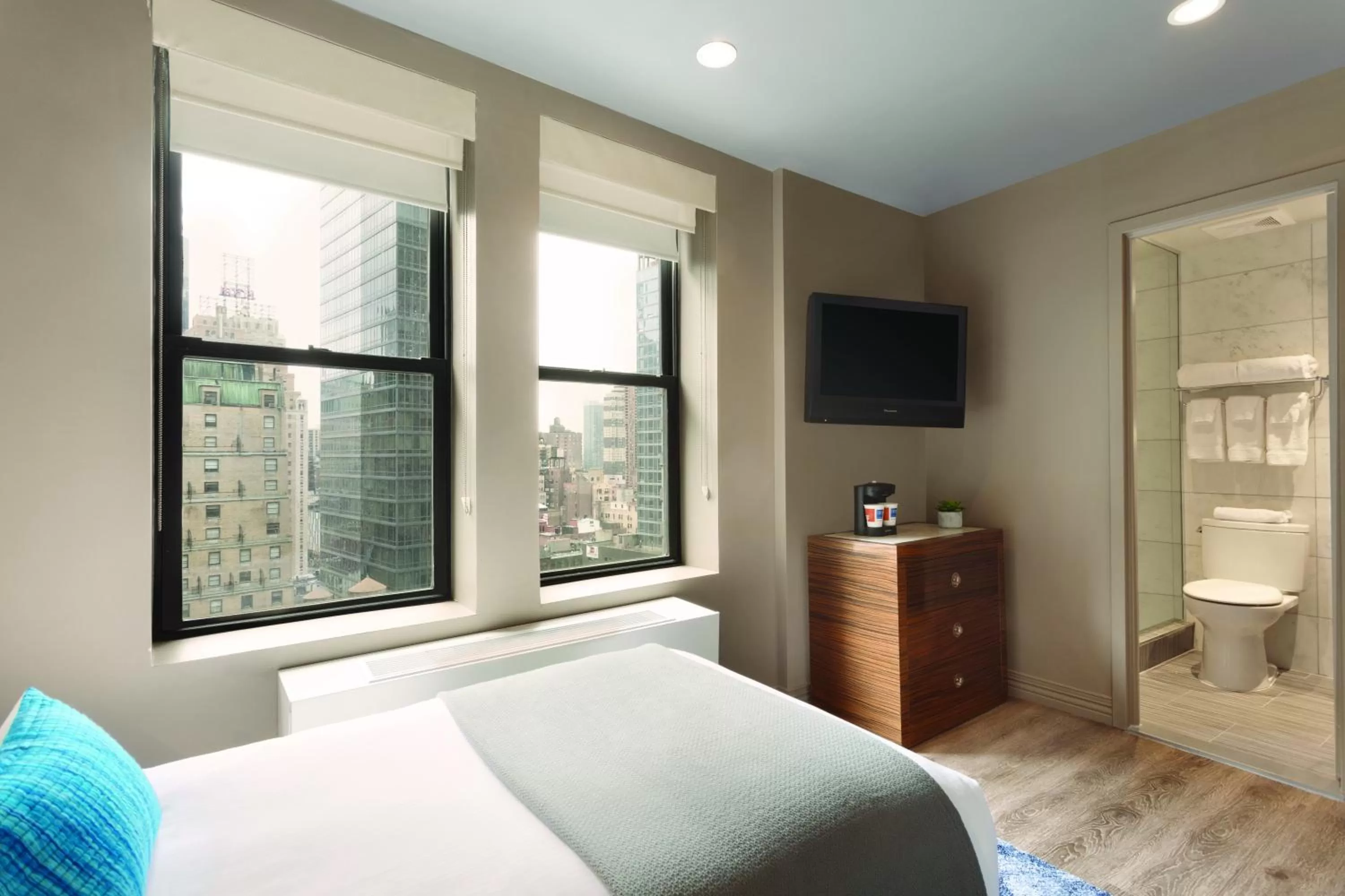 Day, Bed in The Gallivant Times Square