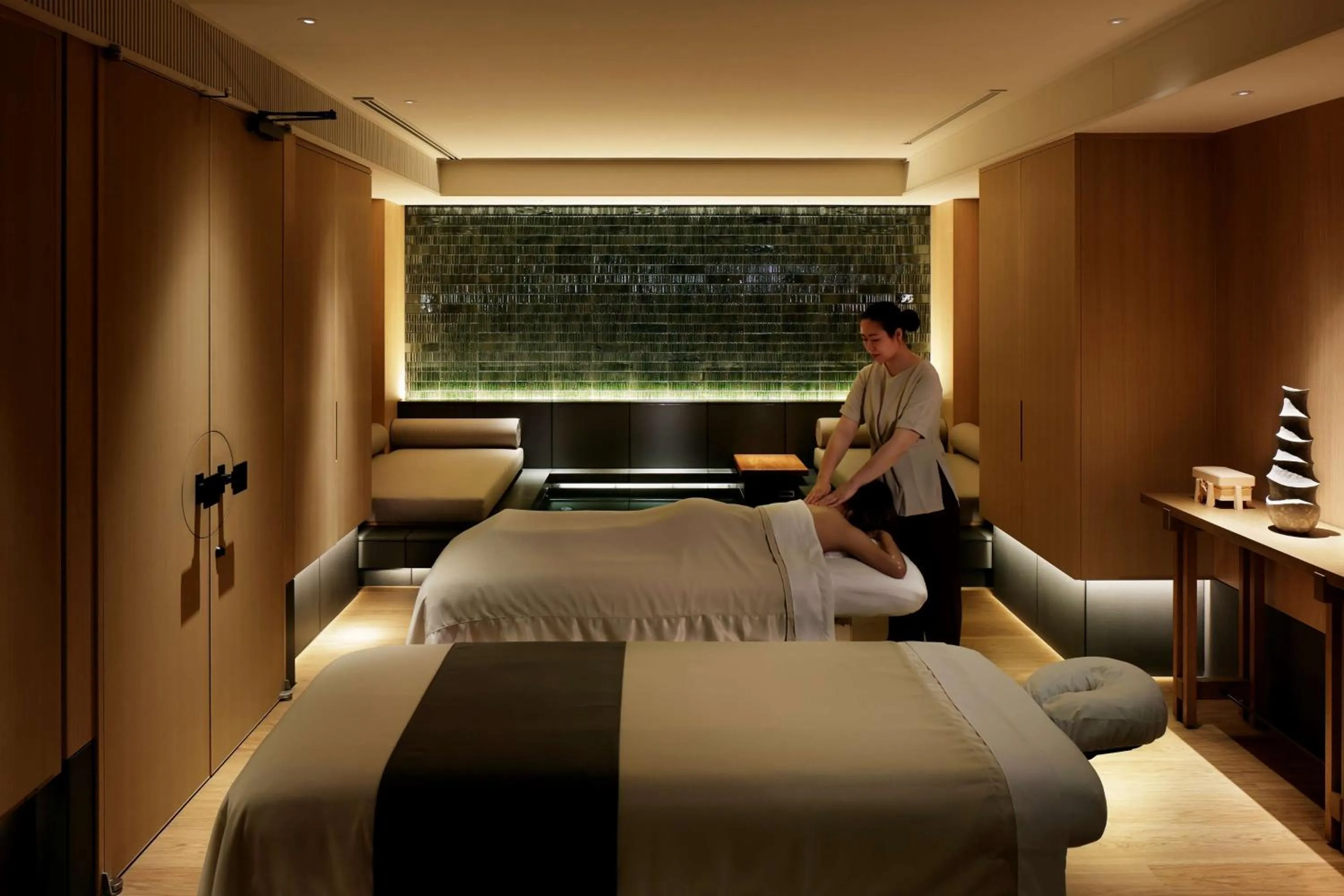Massage, Bed in ROKU KYOTO, LXR Hotels & Resorts by Hilton