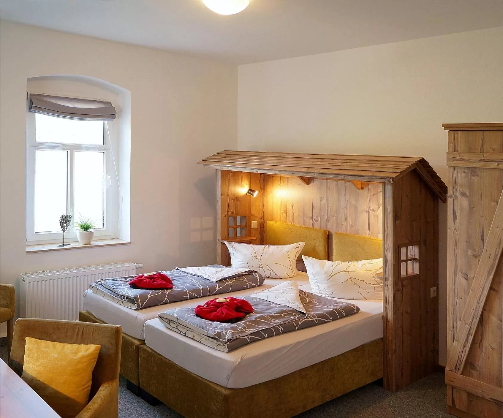 Bedroom, Bed in Erzgebirgshotel Misnia Bärenfels