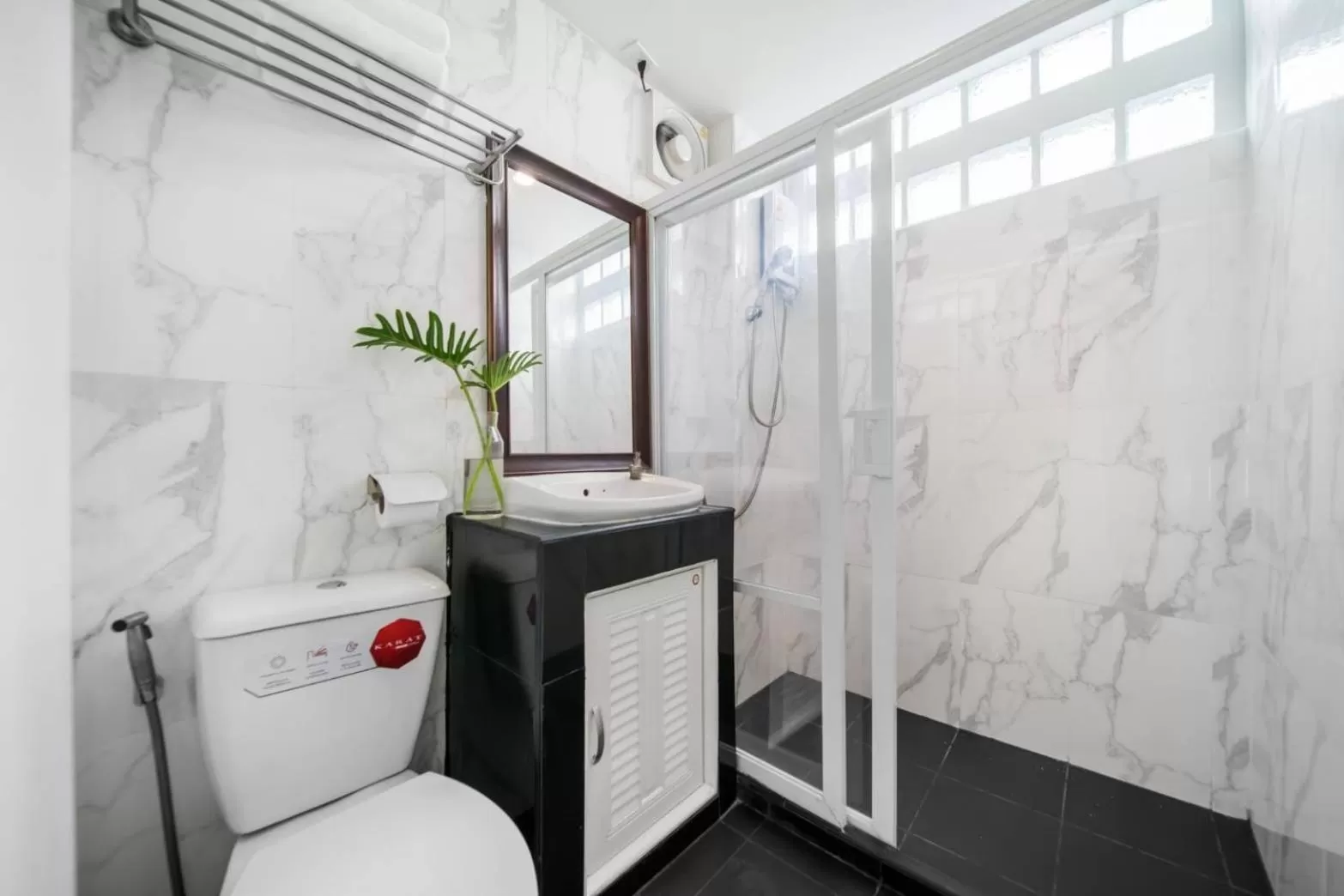 Bathroom in Ratchada Point Hotel