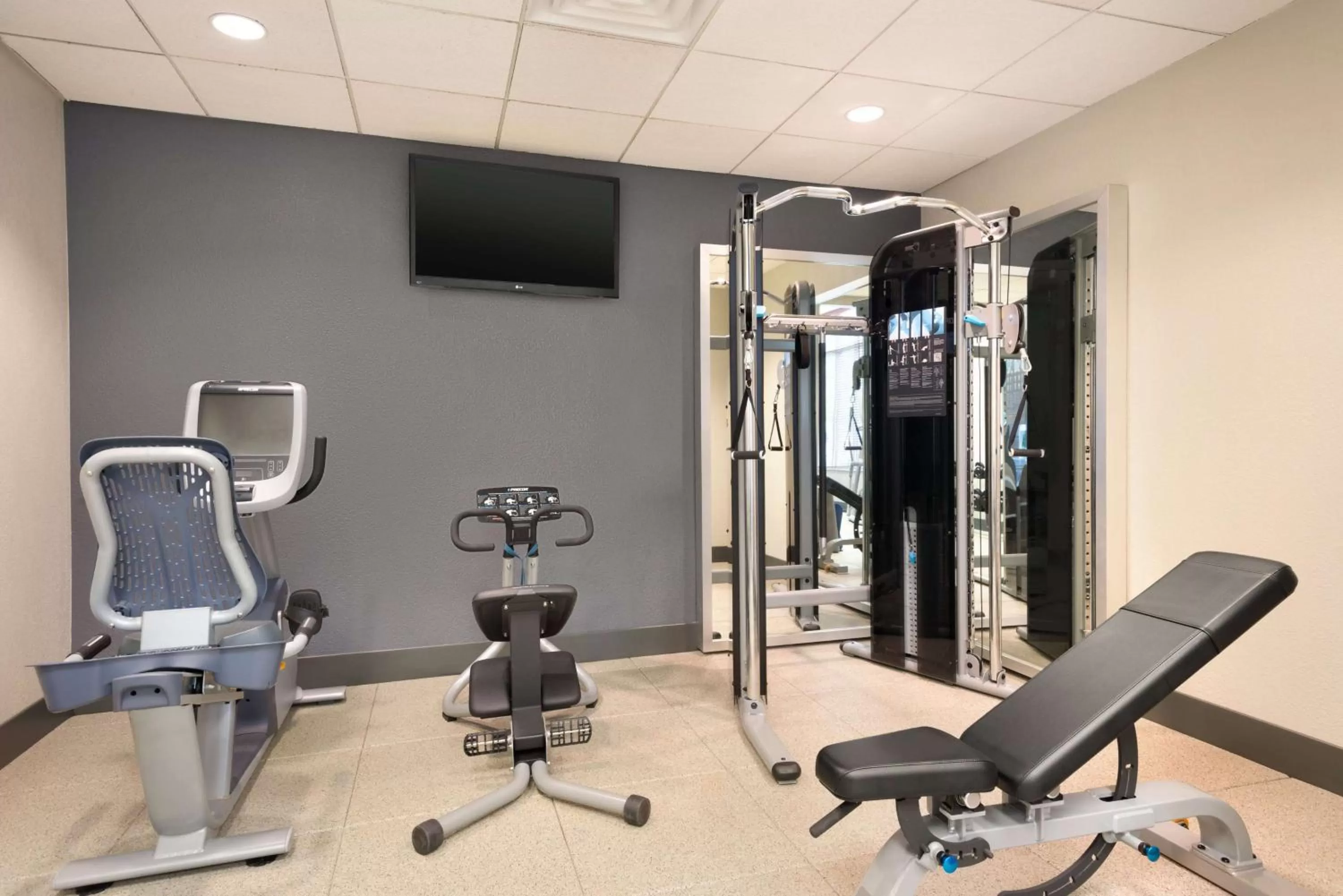 Fitness centre/facilities in Embassy Suites by Hilton Franklin Cool Spring