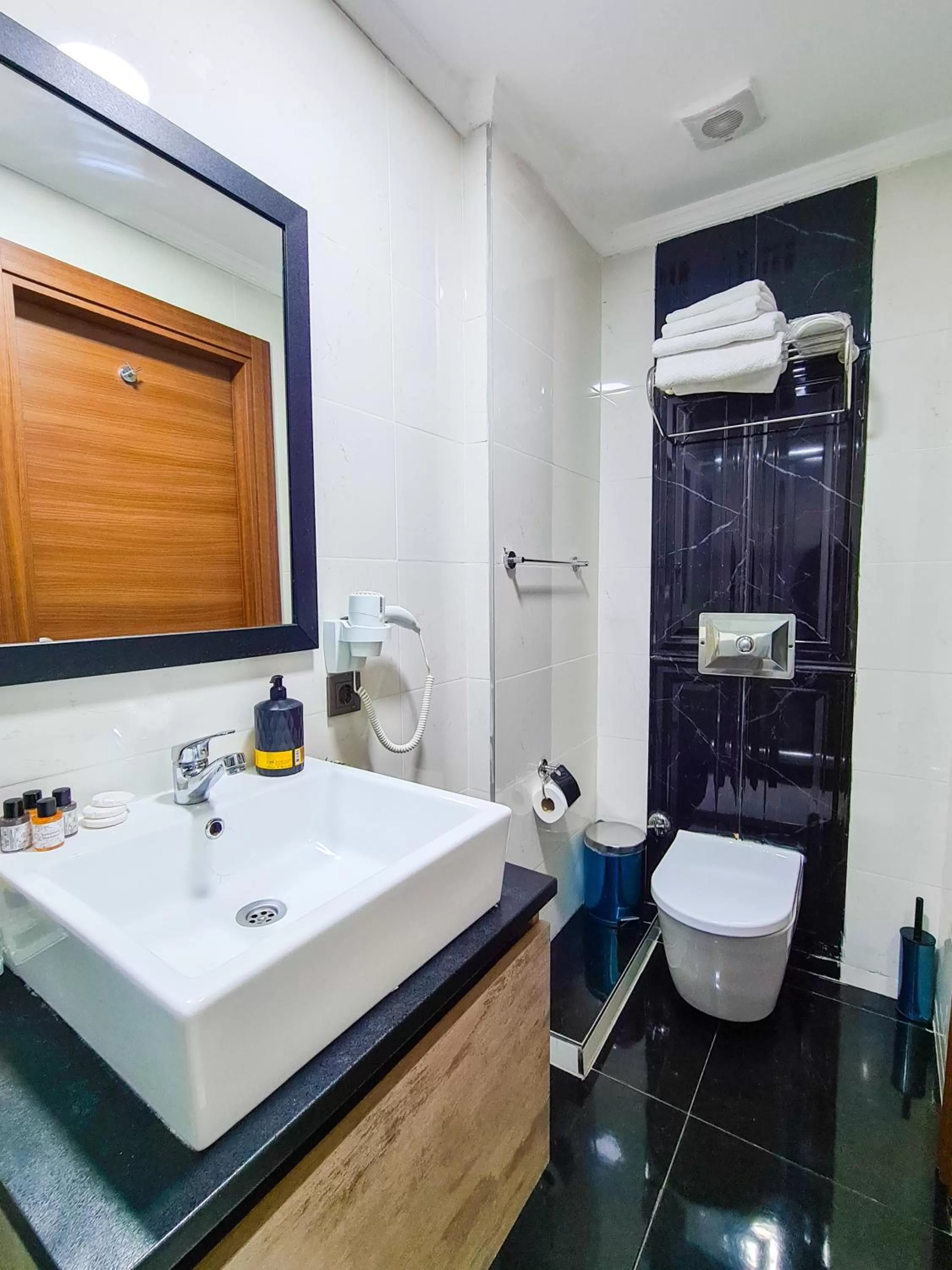 Shower in The Wilson Galata Hotel