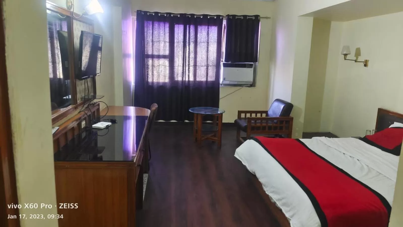 TV and multimedia in Hotel Shiva's Regency