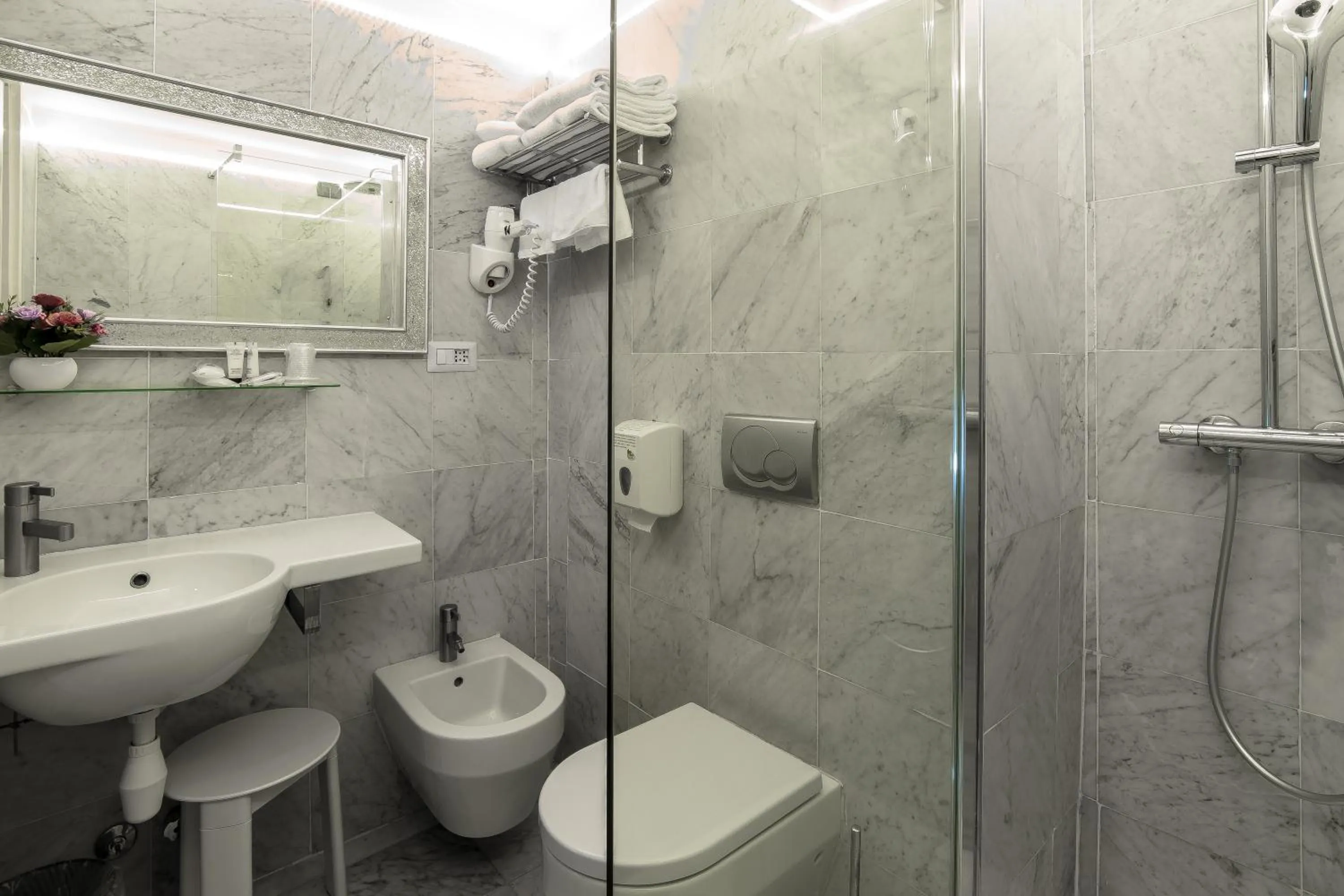 Shower in Canova Hotel