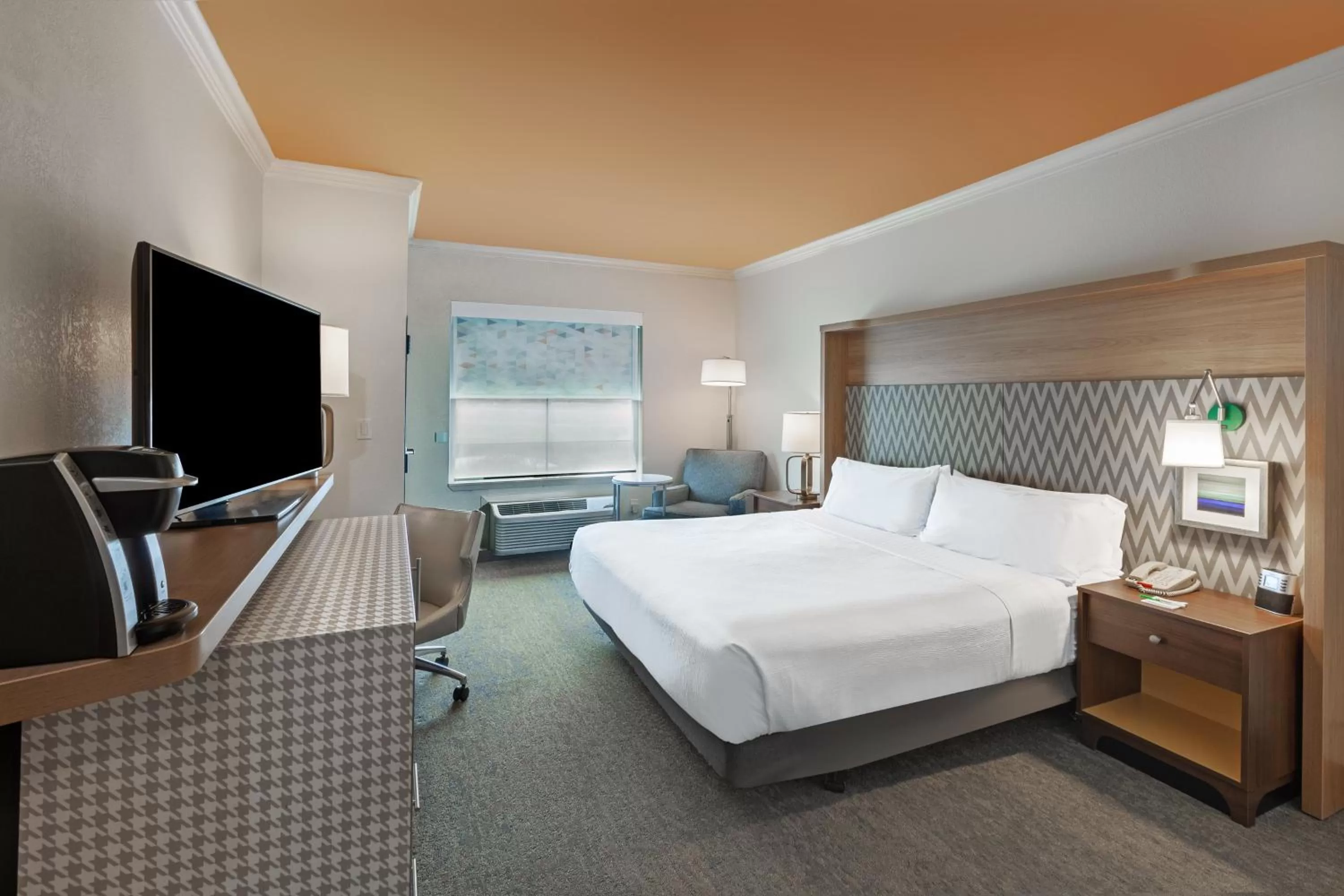 Photo of the whole room, Bed in Holiday Inn & Suites McKinney - N Allen by IHG