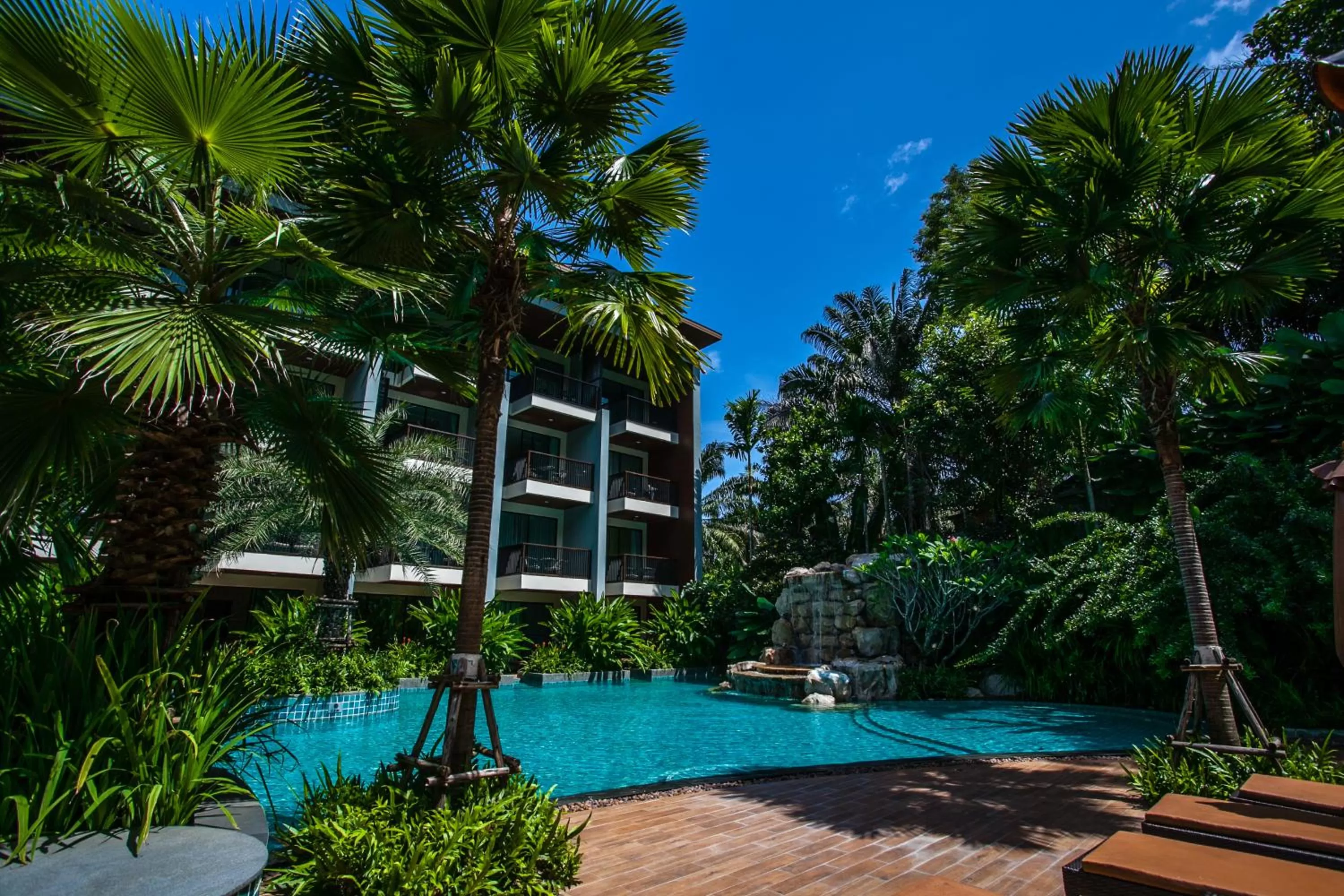 HULA HULA RESORT l truly tropical and fun wellness