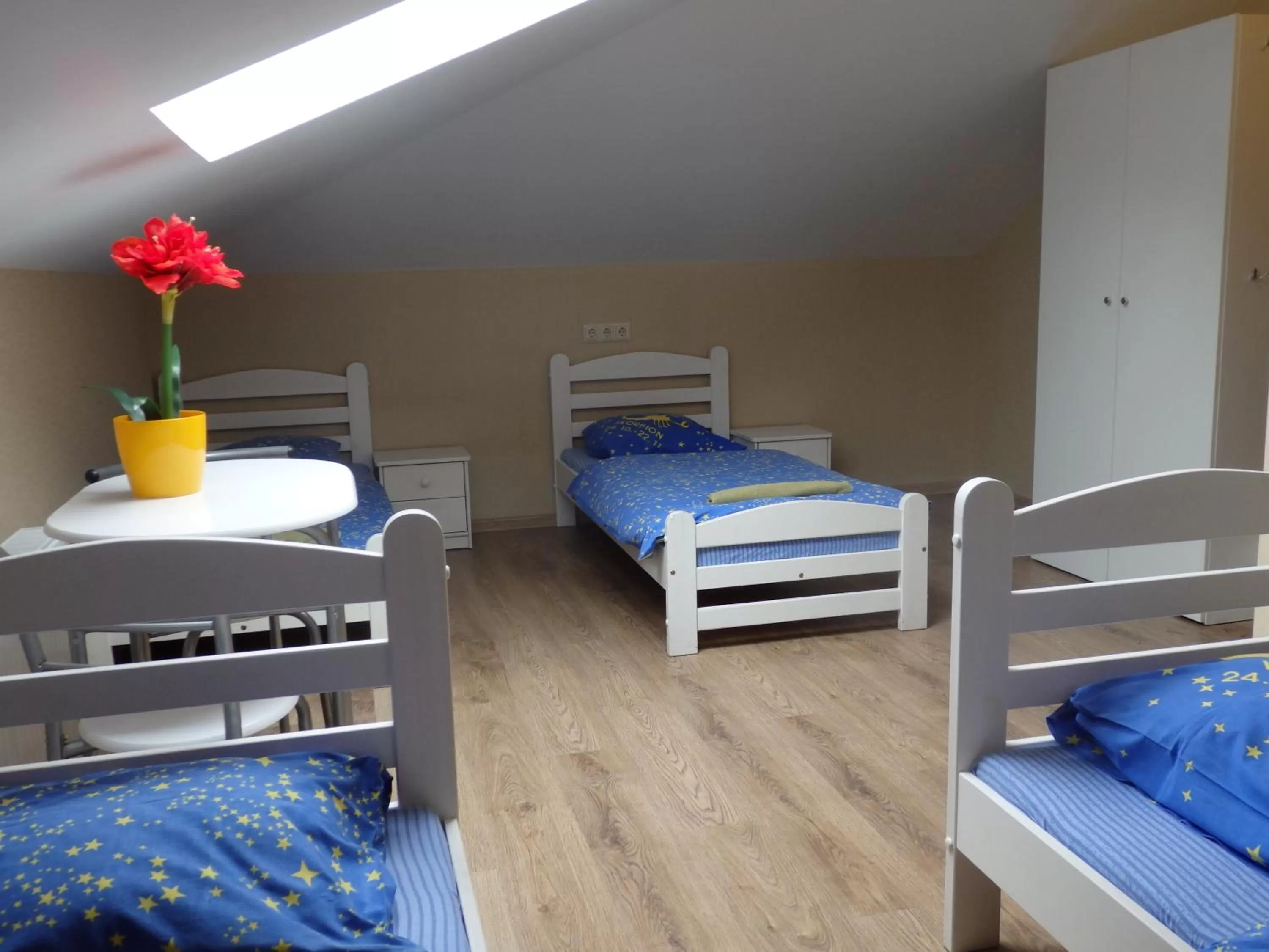 Bedroom, Bed in Happy Hotel