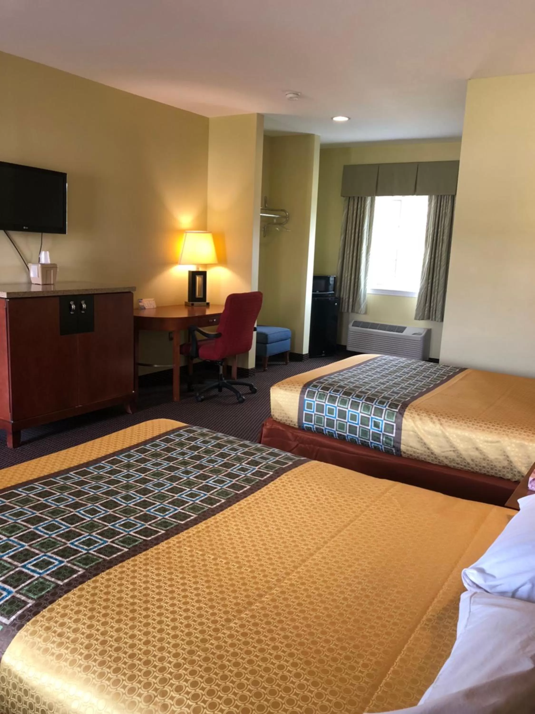 Bed in Budget Inn Williamsport