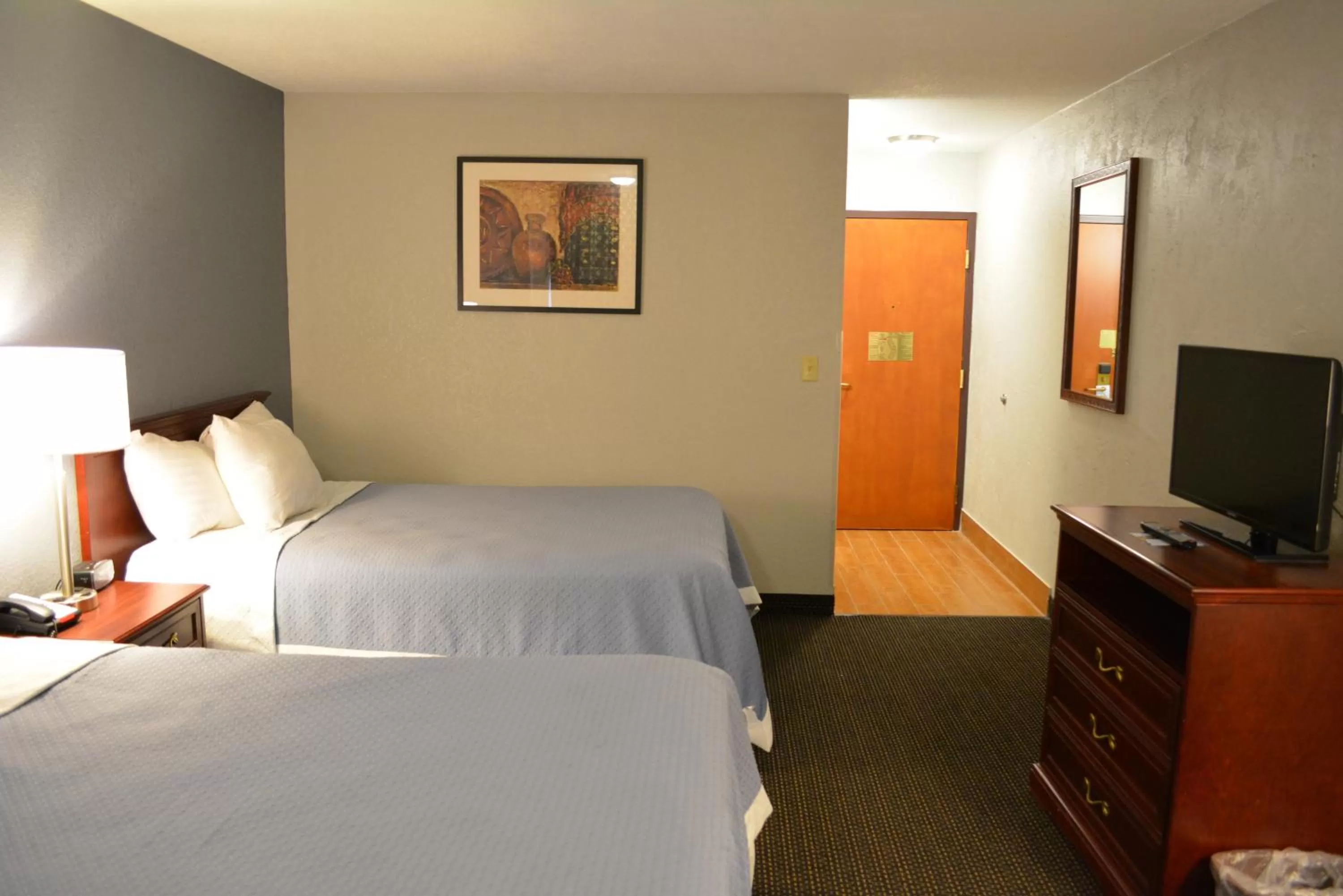 Bed in Days Inn by Wyndham Clive - West Des Moines