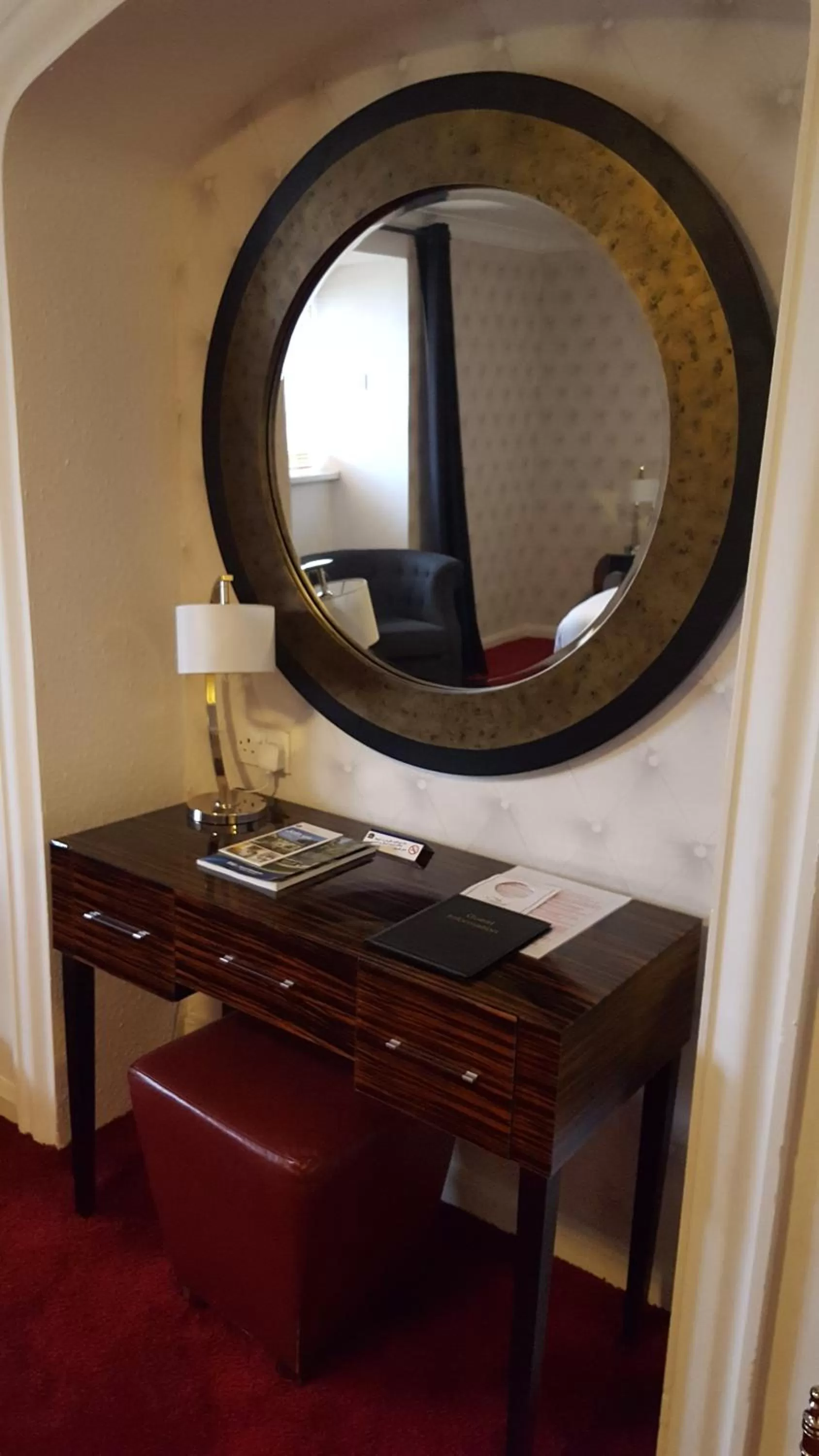 Bedroom in Barons Court Hotel Walsall