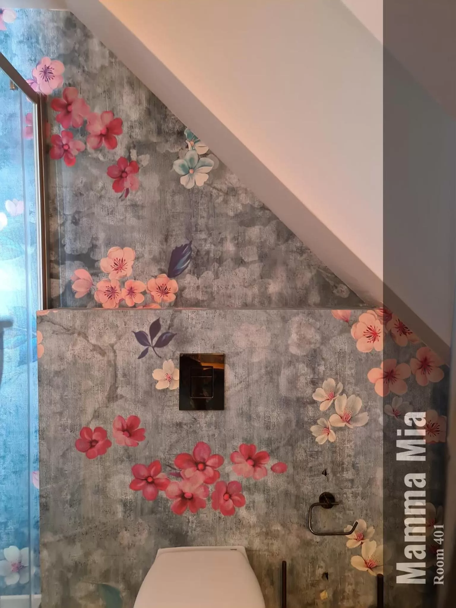 Shower in The Henry Self Check-In Guesthouse