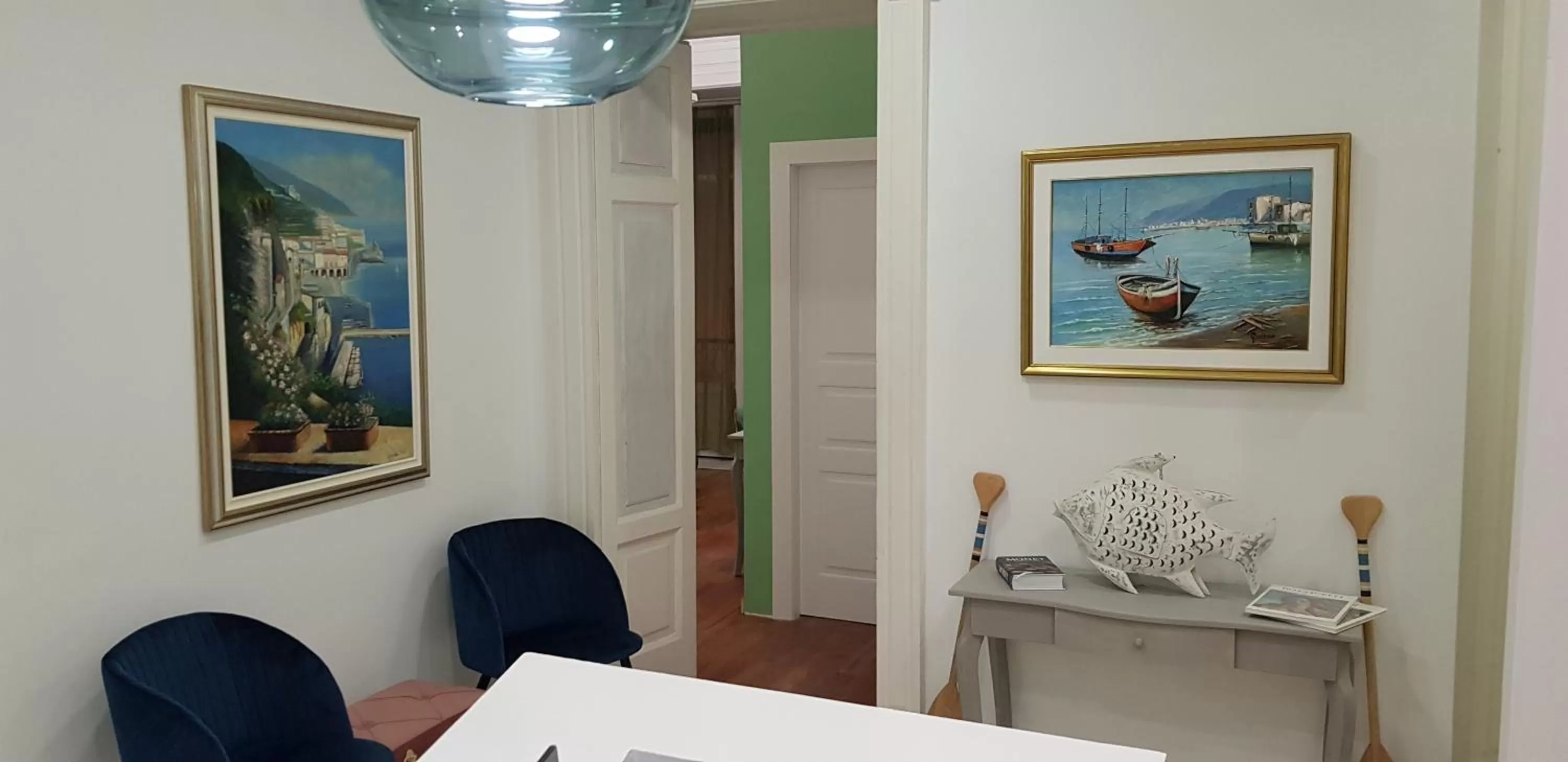 Seating area in RarityArt GuestHouse