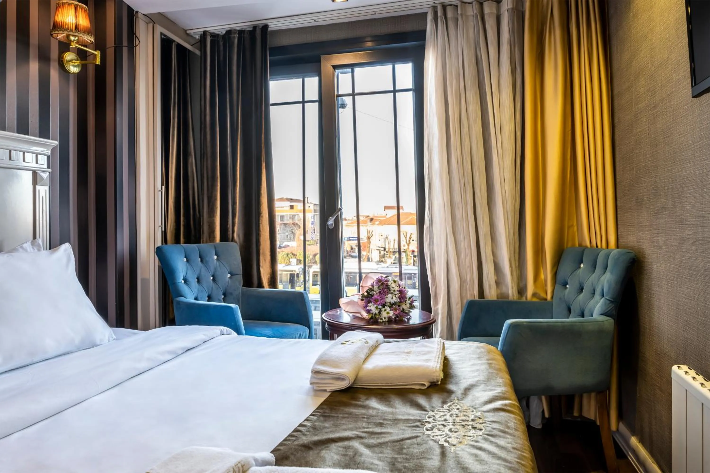 Bed in Golden Gate Hotel Topkapı