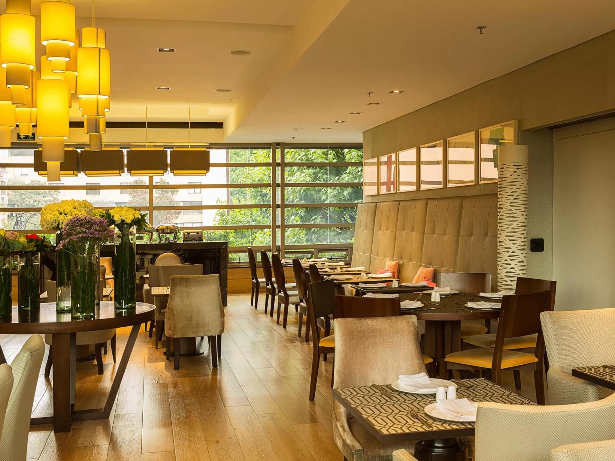 Restaurant/places to eat in EK Hotel By Preferred Hotels Group