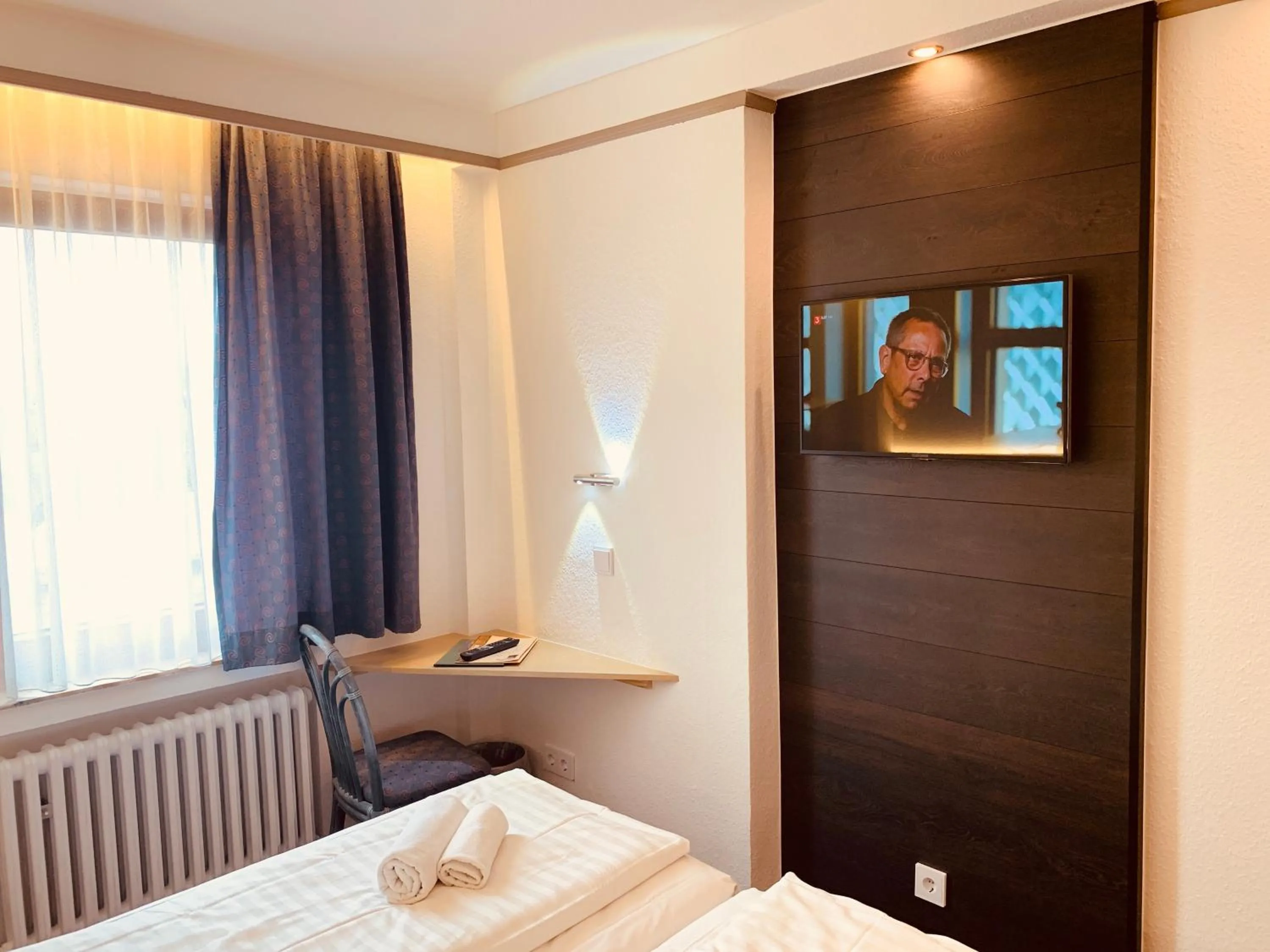 TV and multimedia, Bed in Hotel Kunibert der Fiese - Superior