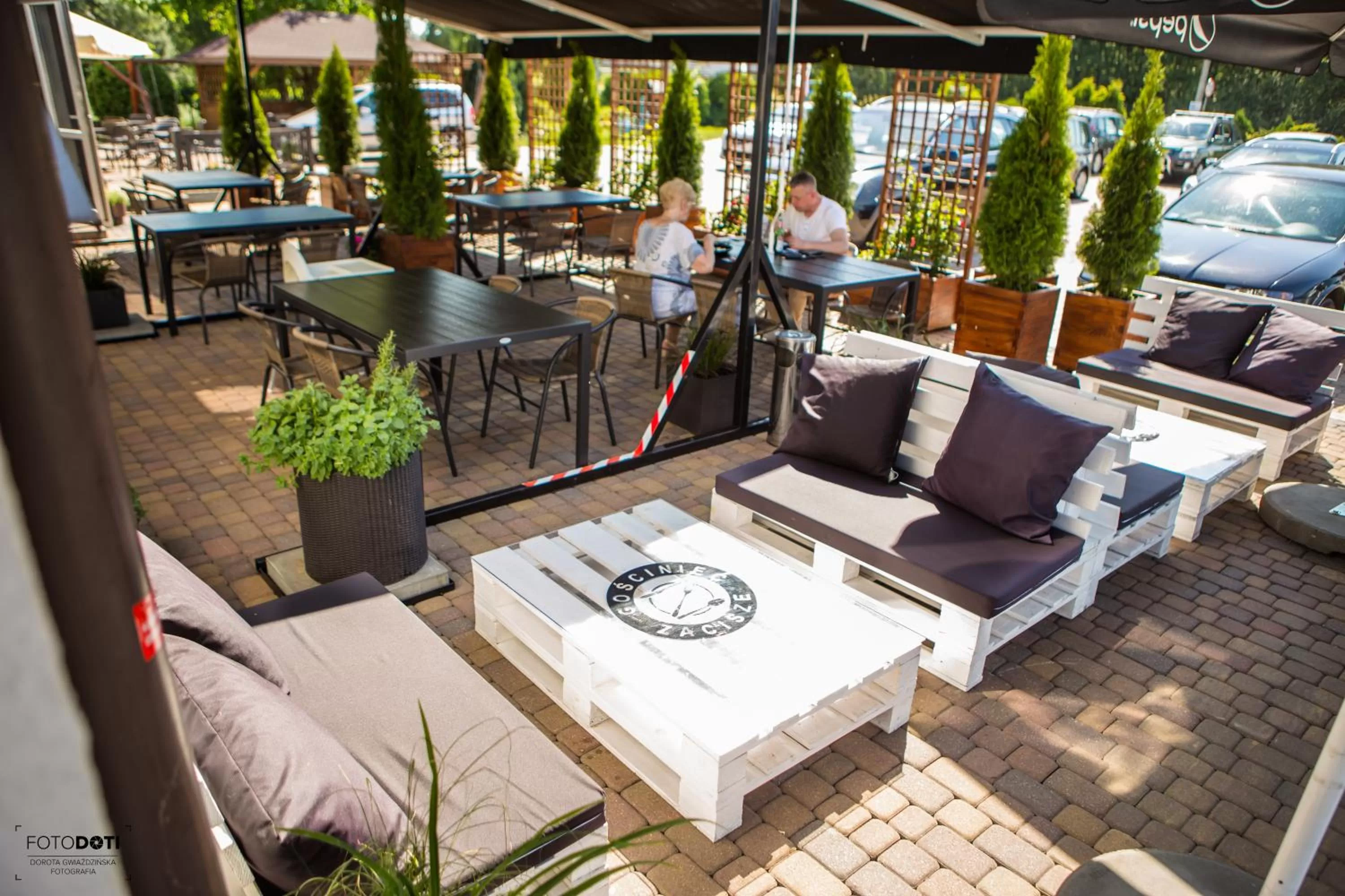 GOŚCINIEC ZACISZE - pokoje & restauracja blisko A2 Dąbie - Uniejów