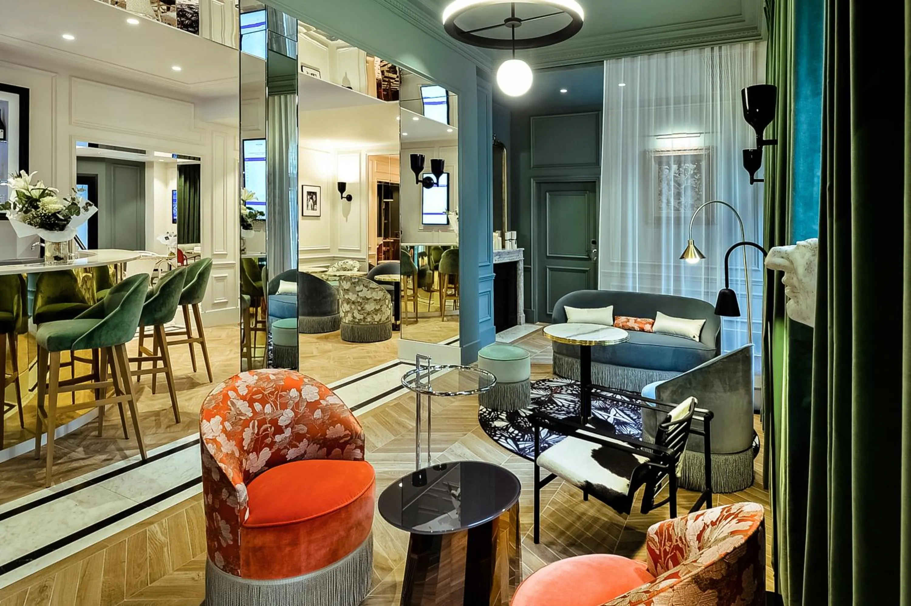 Lobby or reception in Mercure Paris Gare De Lyon Opera Bastille