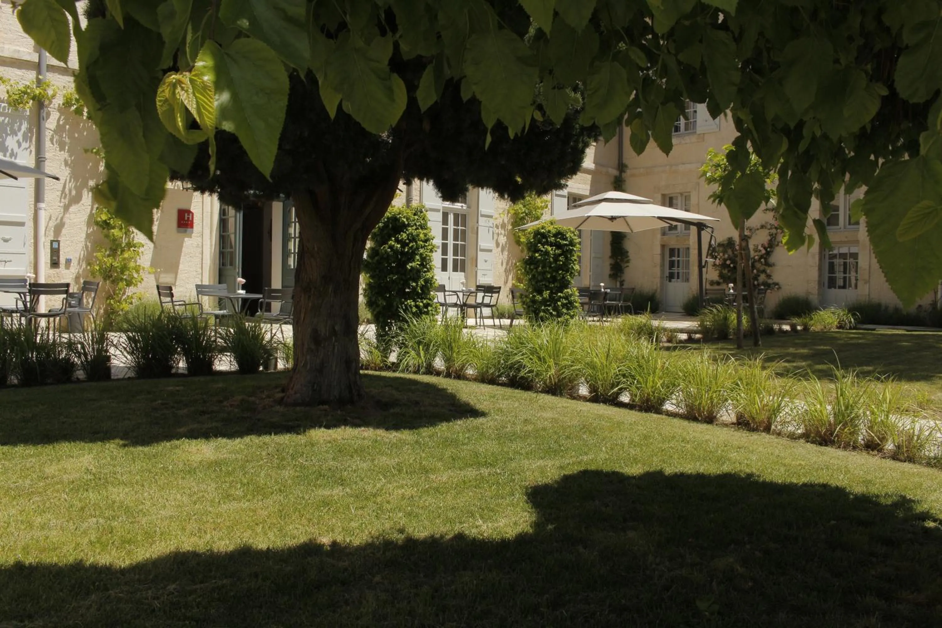 Patio in College des Doctrinaires, Hôtel, Résidence et SPA