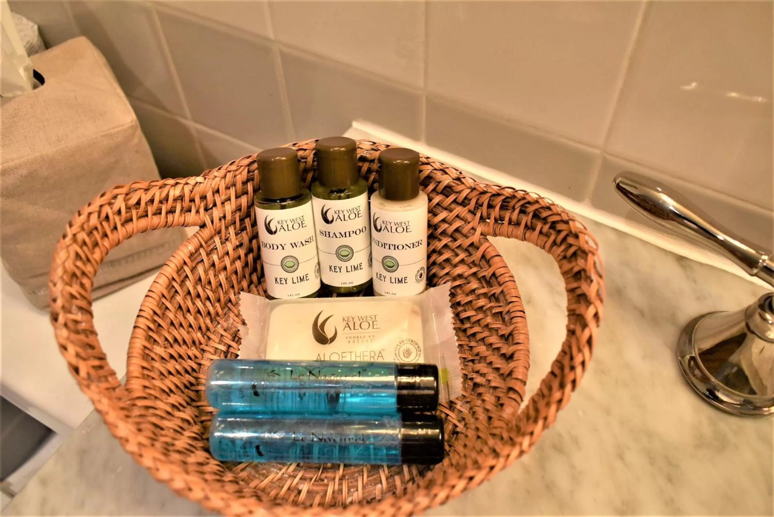 Simonton Court Historic Inn & Cottages