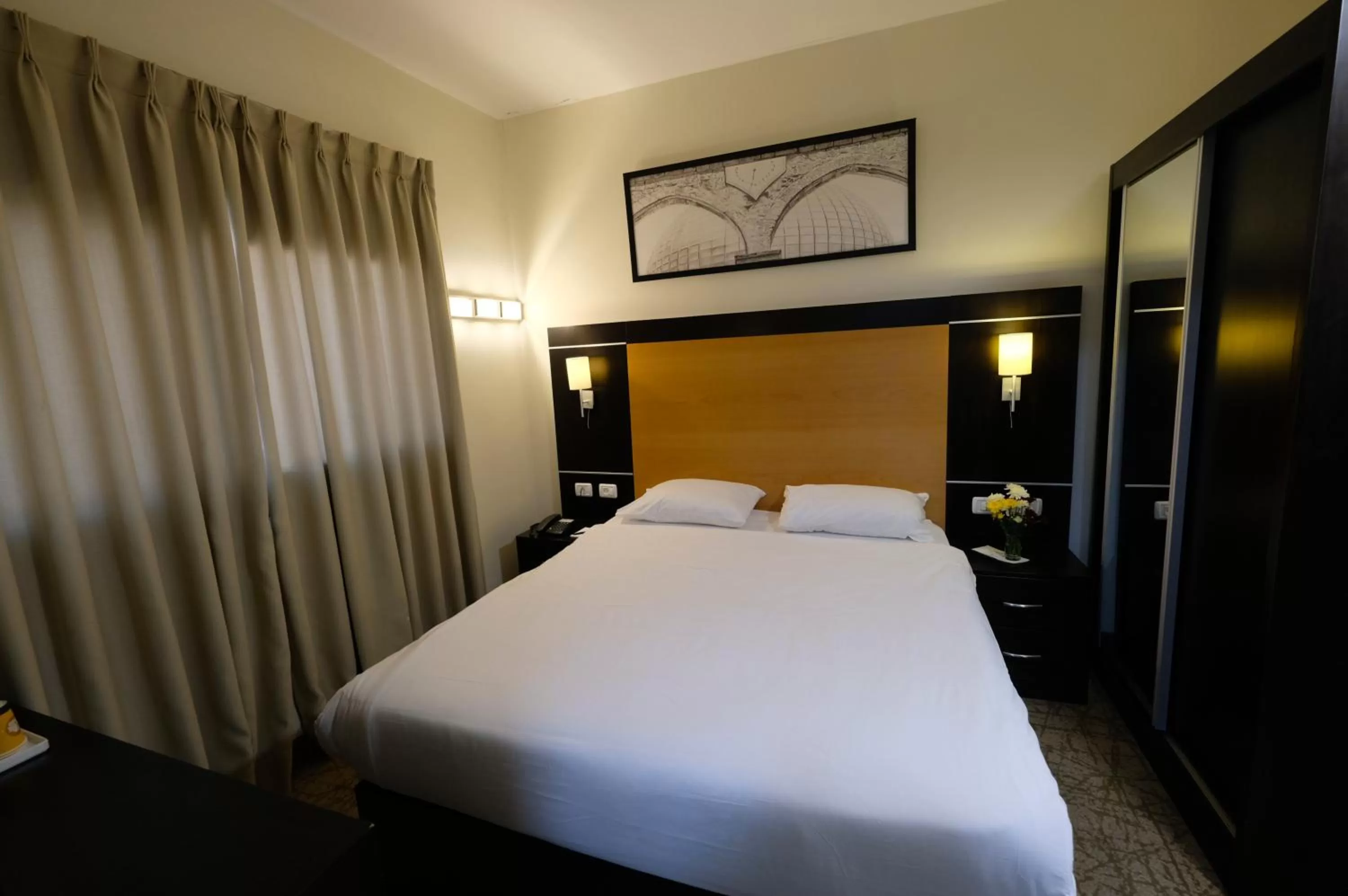 Bedroom, Bed in New Capitol Hotel - Jerusalem