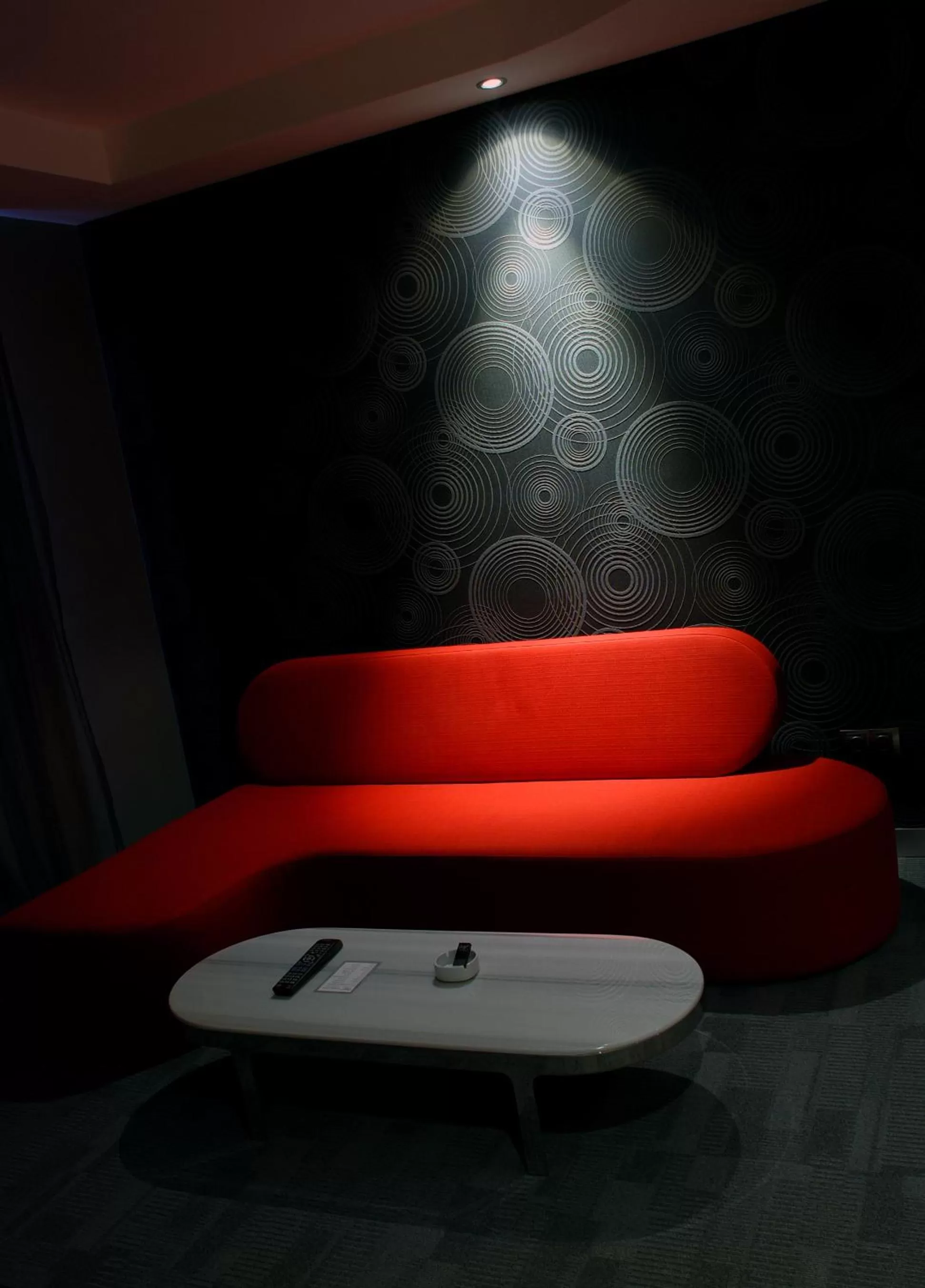 Seating area in Met Hotel