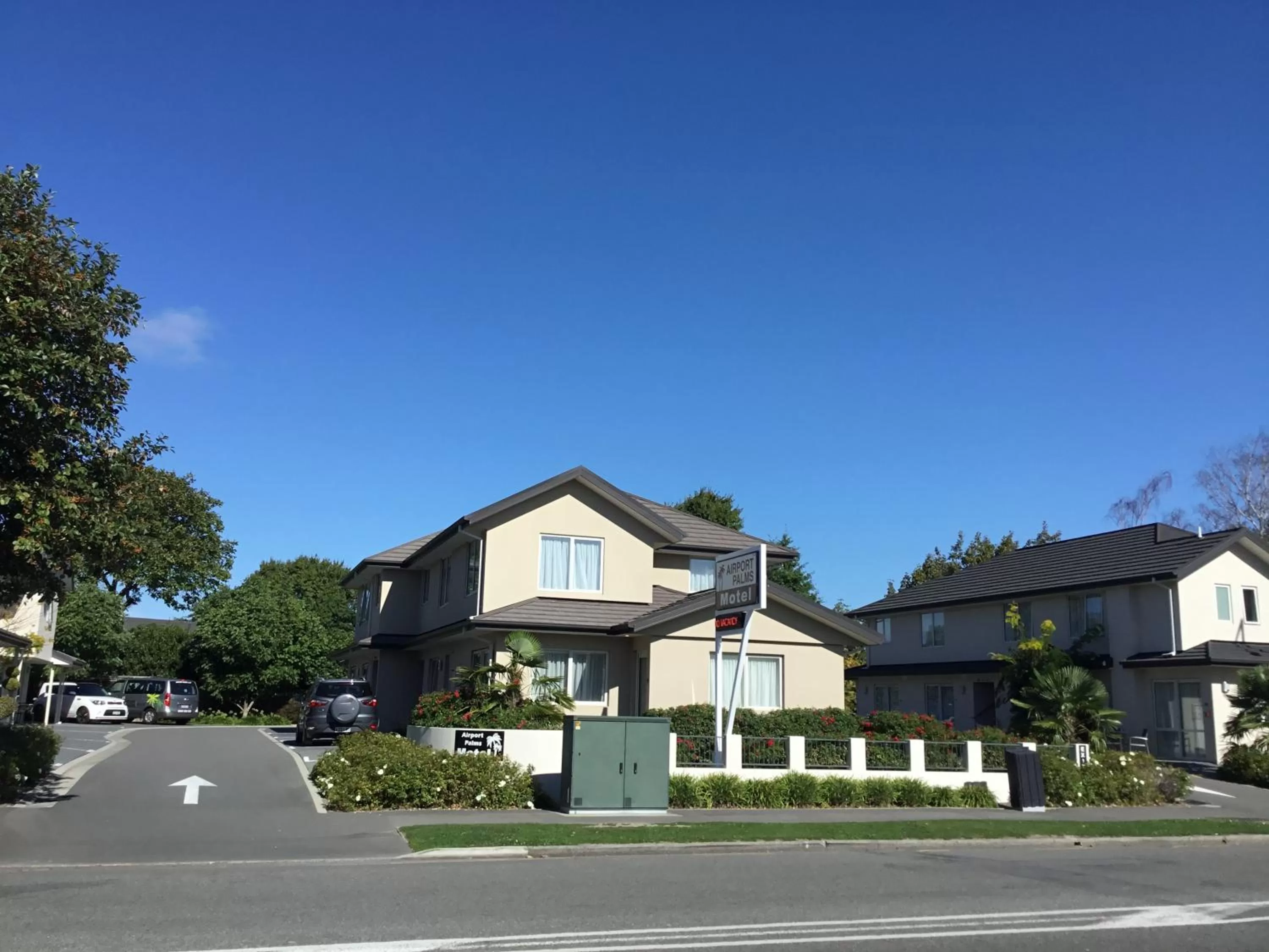 Property building in Airport Palms Motel