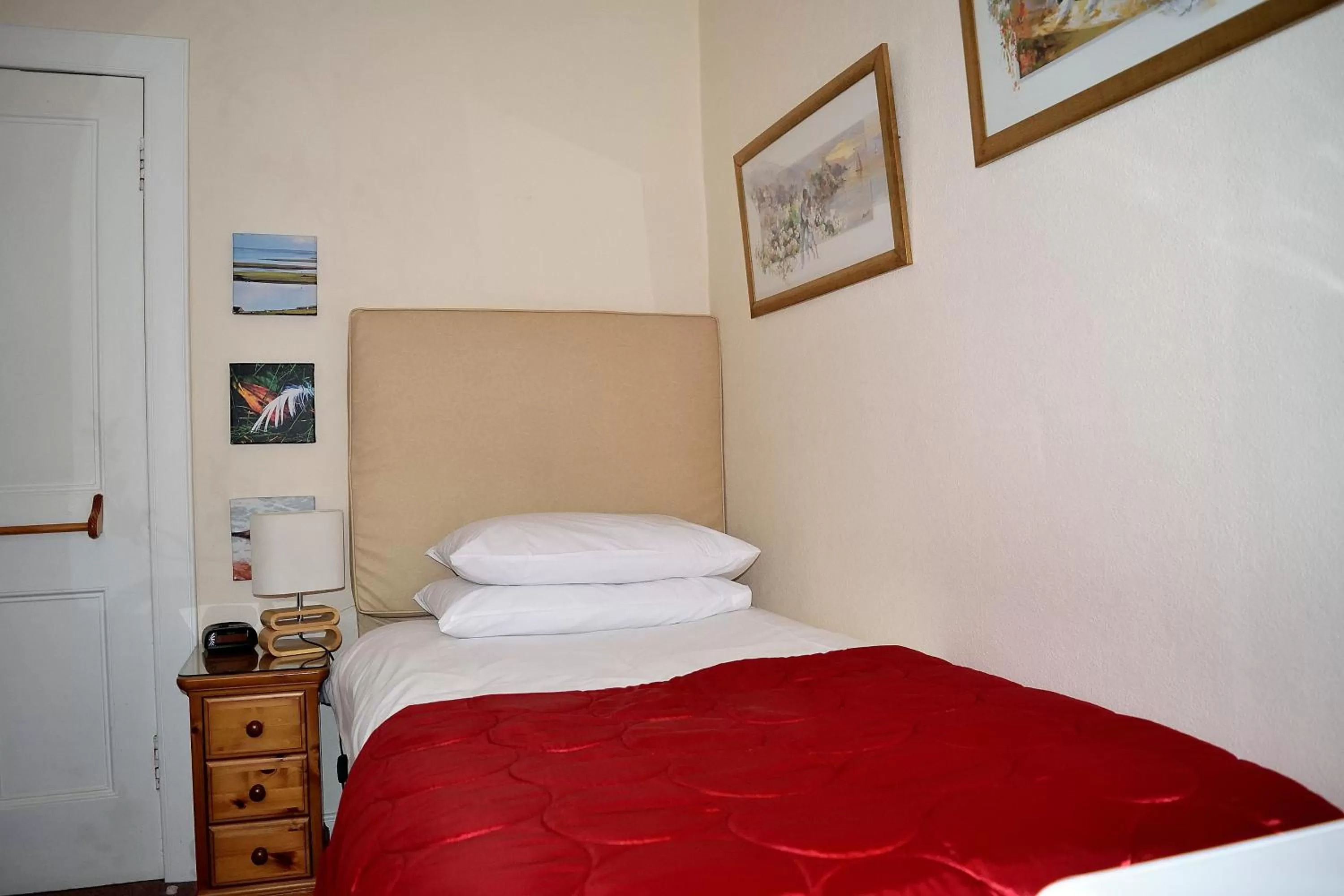 Bed in Ardvane Bed & Breakfast