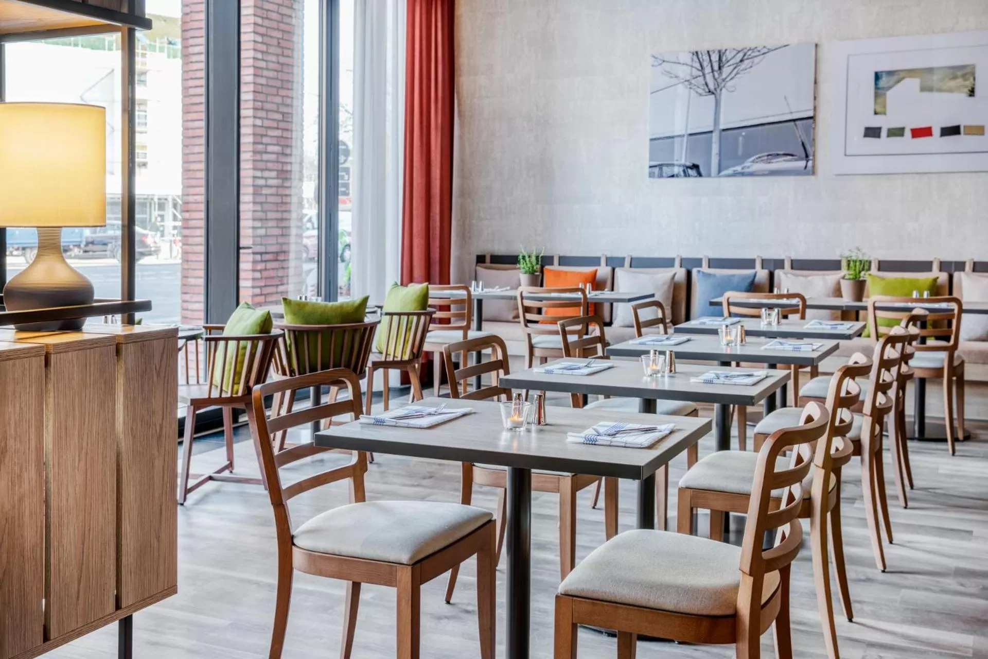 Restaurant/places to eat in IntercityHotel Hamburg-Barmbek