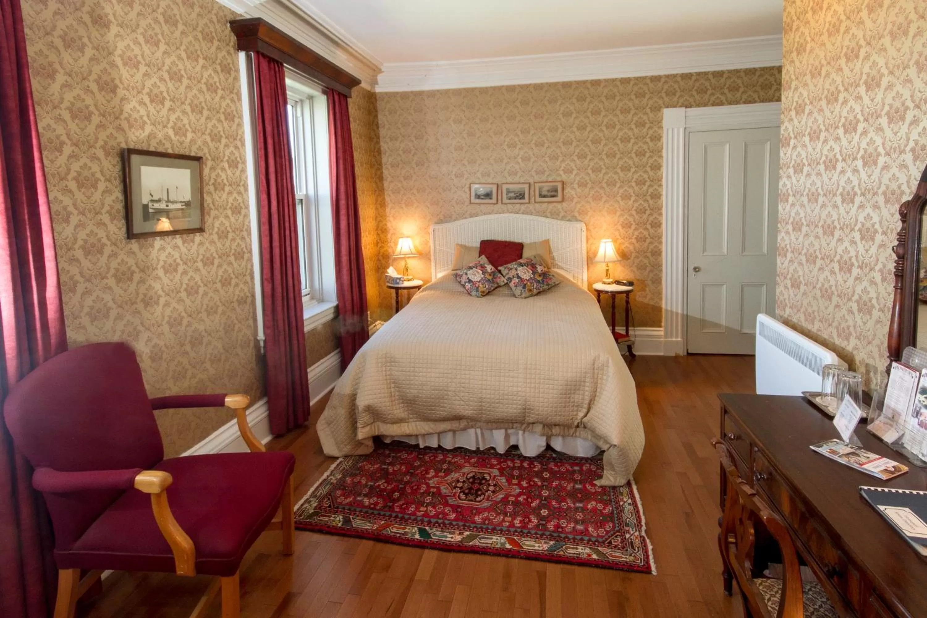 Bedroom, Bed in Homeport Historic B&B