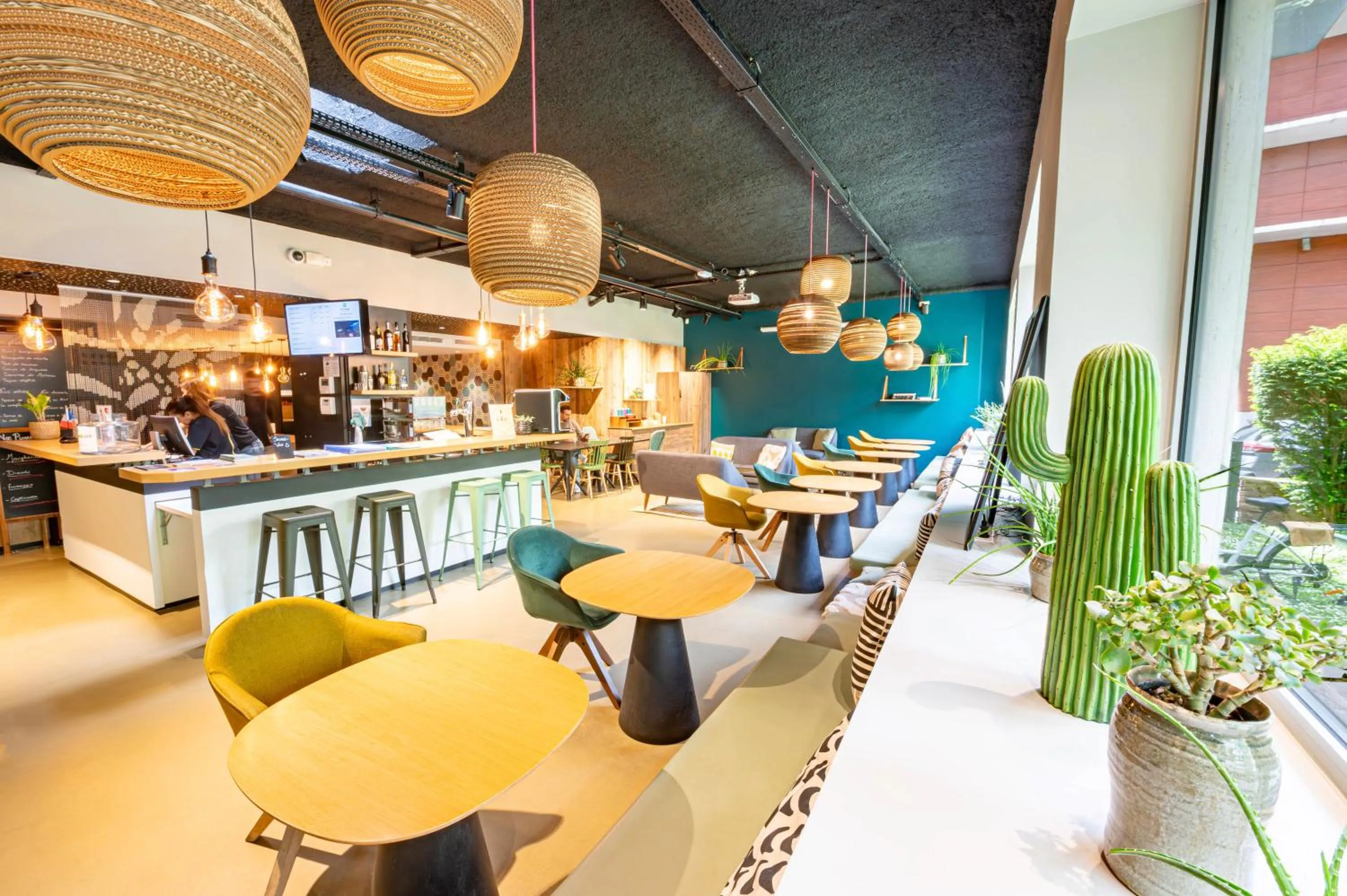 Living room in ibis Styles Paris 16 Boulogne