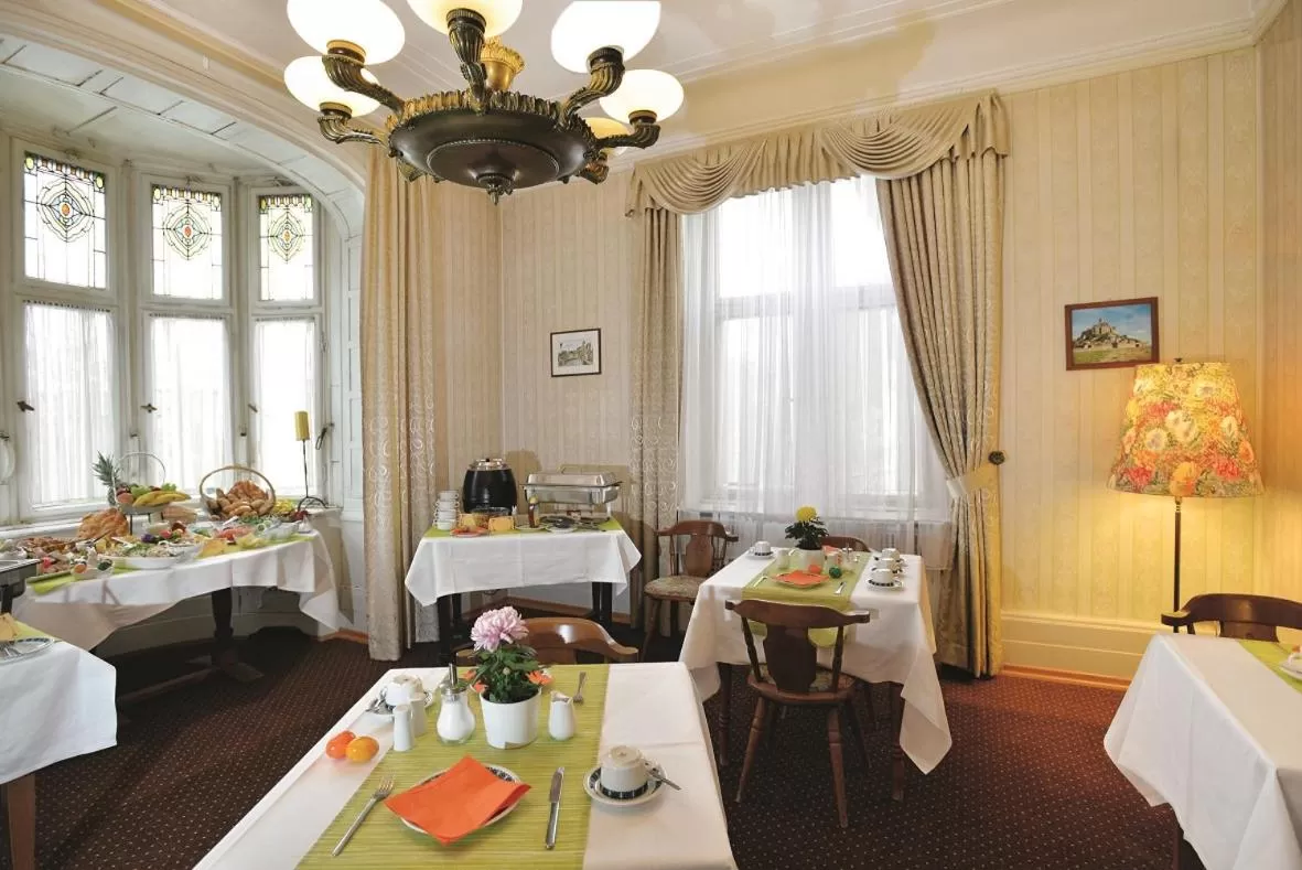 Meals in Villa Oranien