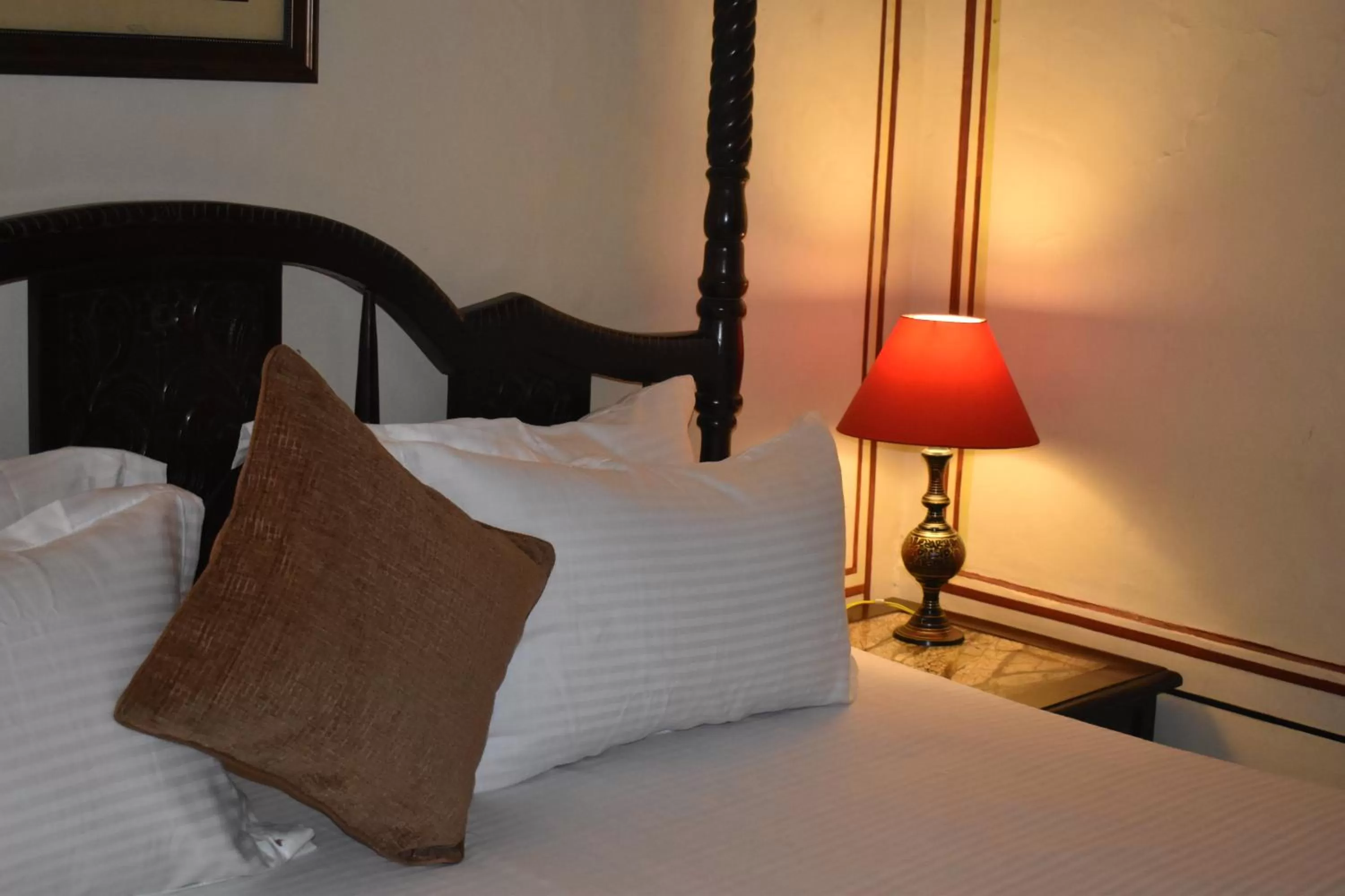 Bed in Hotel Nawal Sagar Palace - Bundi