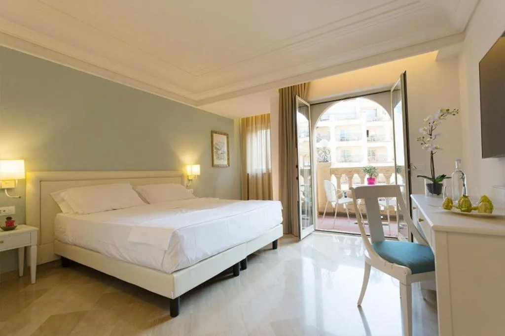 Bed in Hellenia Yachting Hotel & SPA