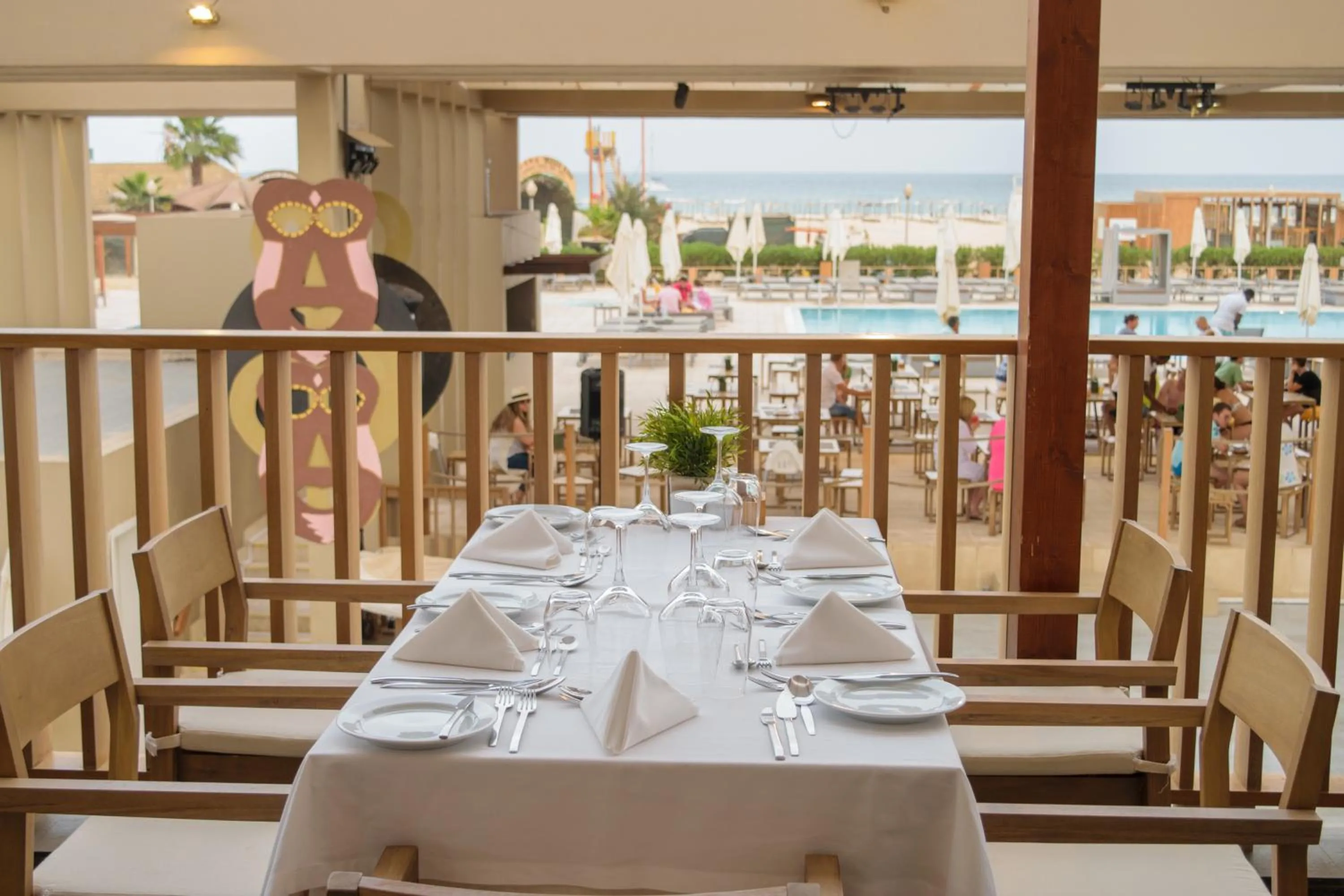 Food and drinks in Oasis Salinas Sea