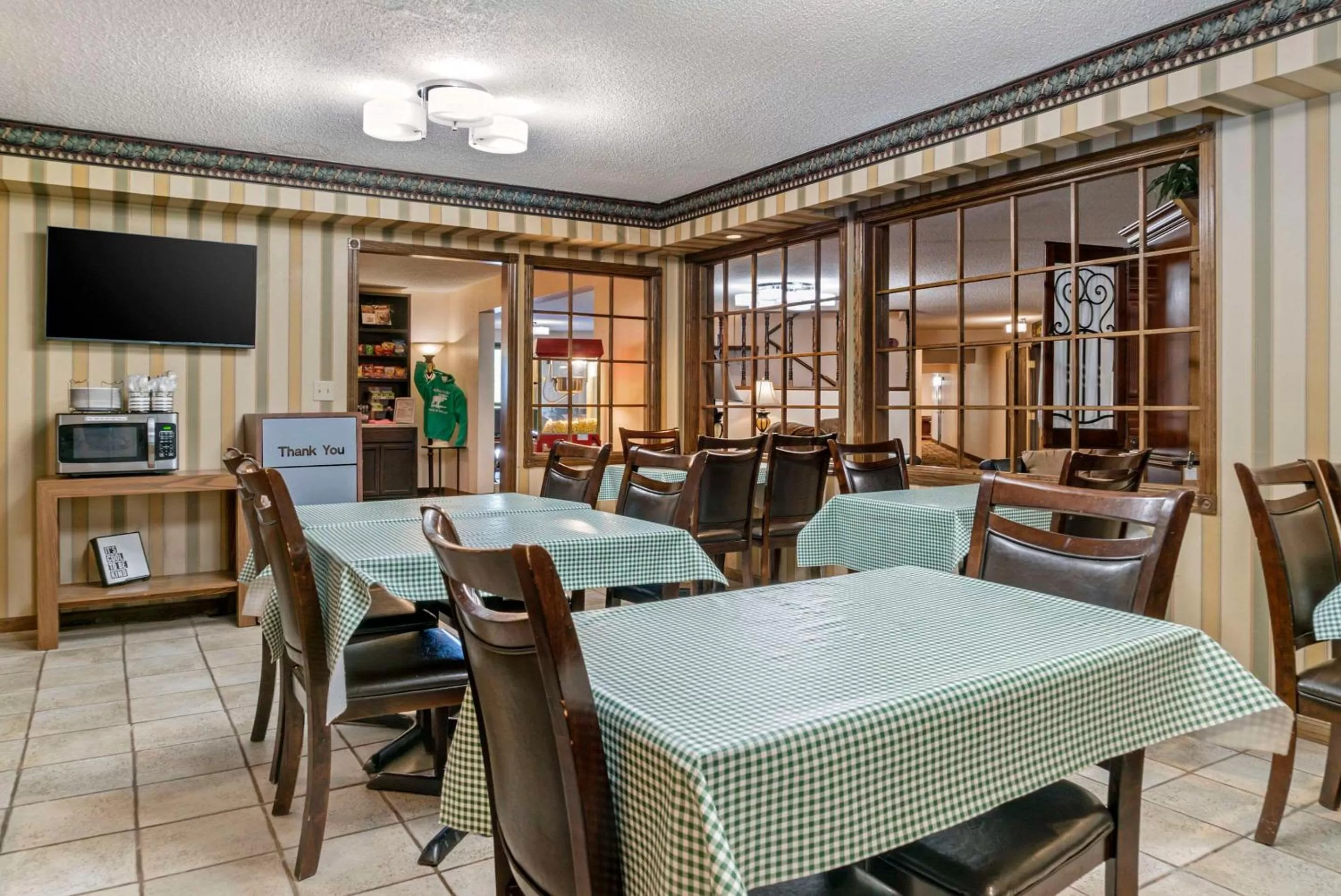 Breakfast in Quality Inn Saint Ignace I-75