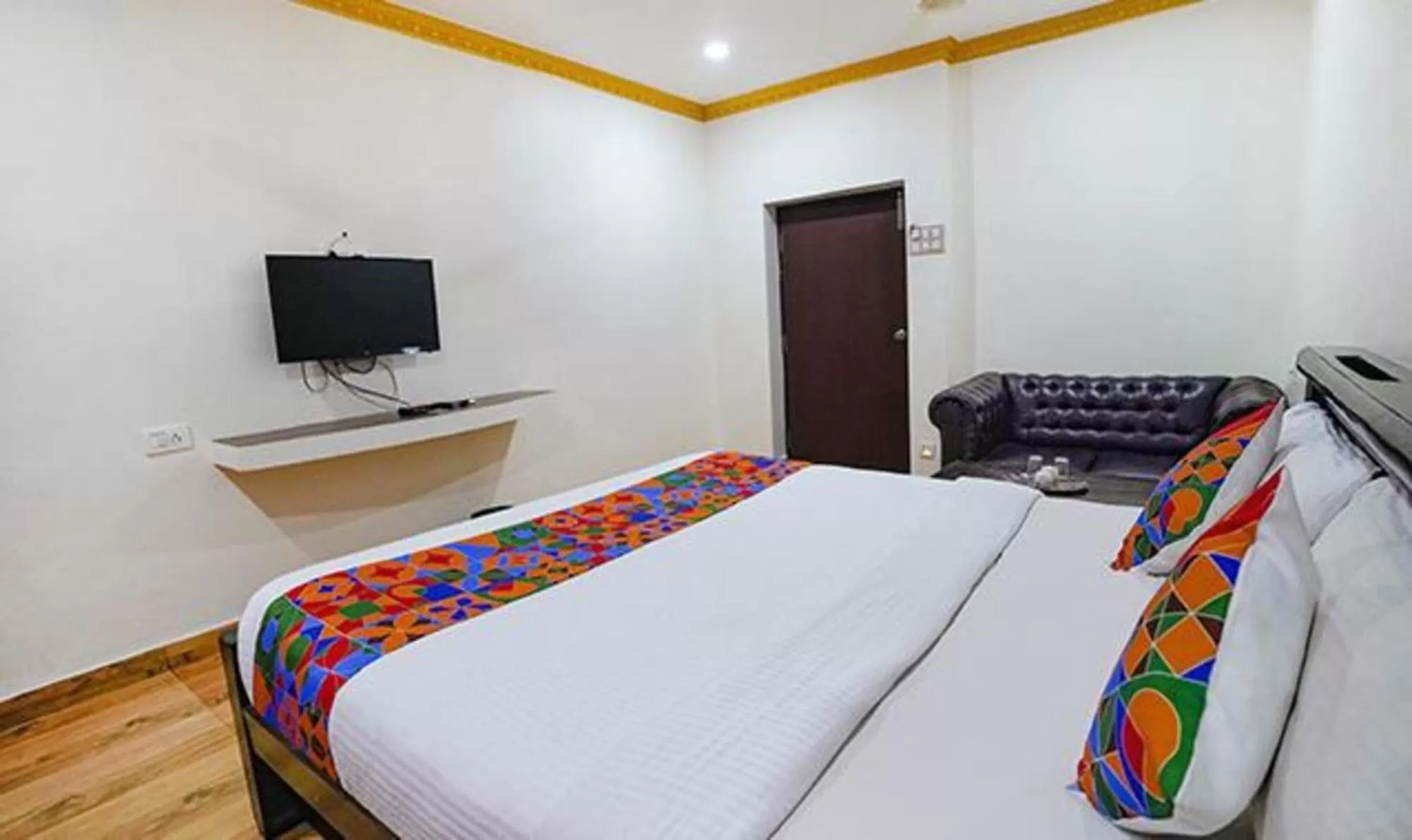 Communal lounge/ TV room, Bed in Fab Express Lloyd's Inn - Near Kodambakkam Railway Station