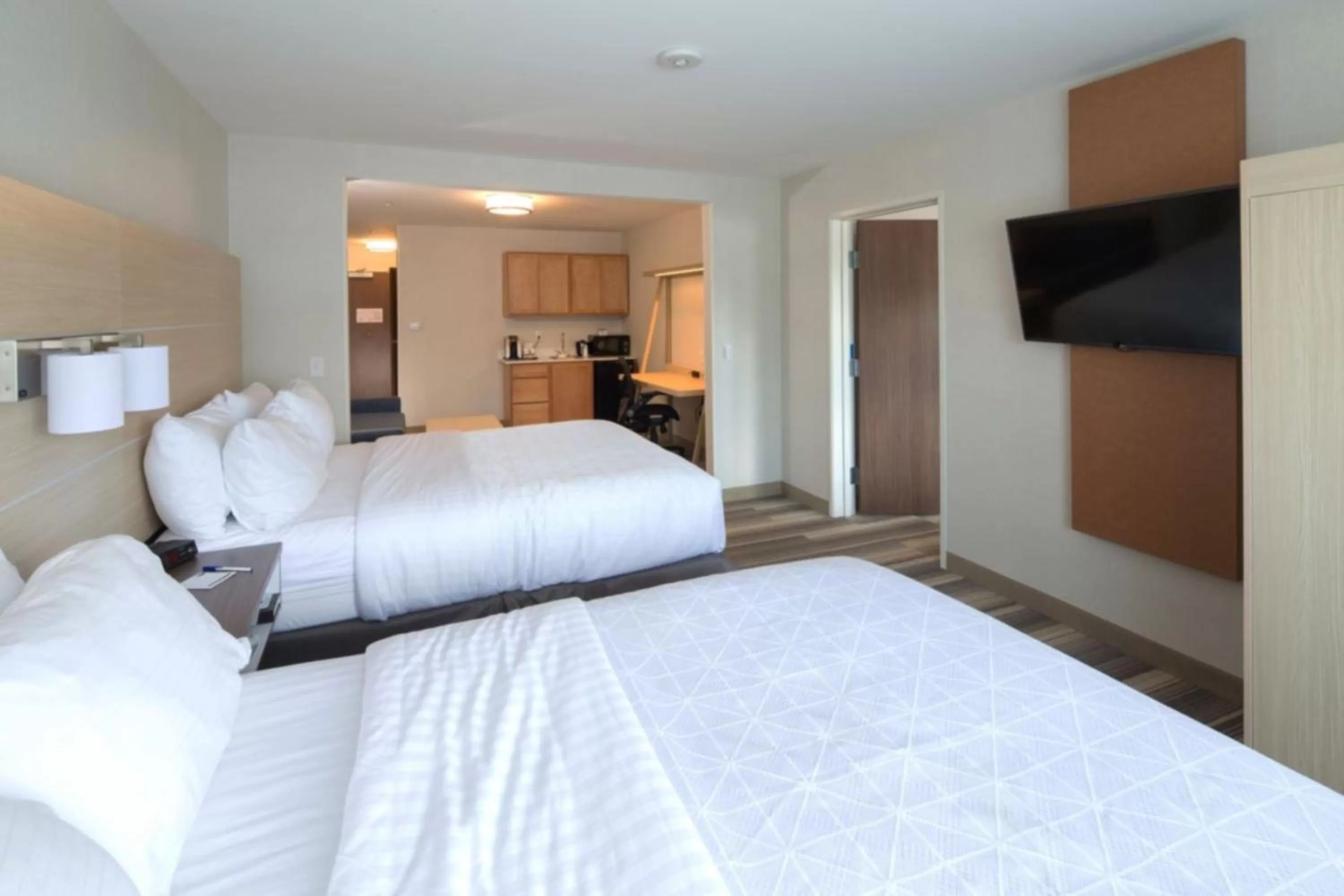 Photo of the whole room, Bed in Holiday Inn Express & Suites - Portage by IHG