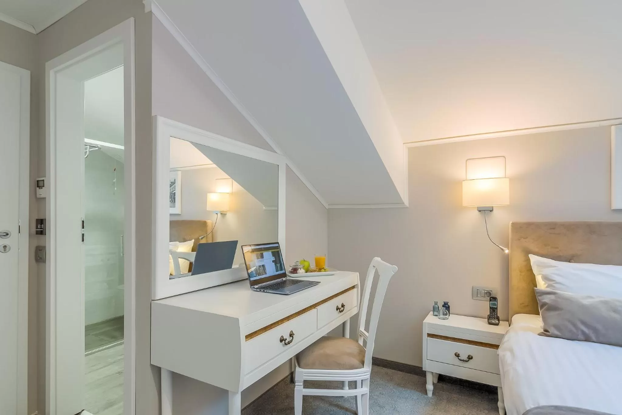 Bed in New Era Hotel Old Town Party Zone Bucharest- parking with fee nearby - NOT at the hotel !