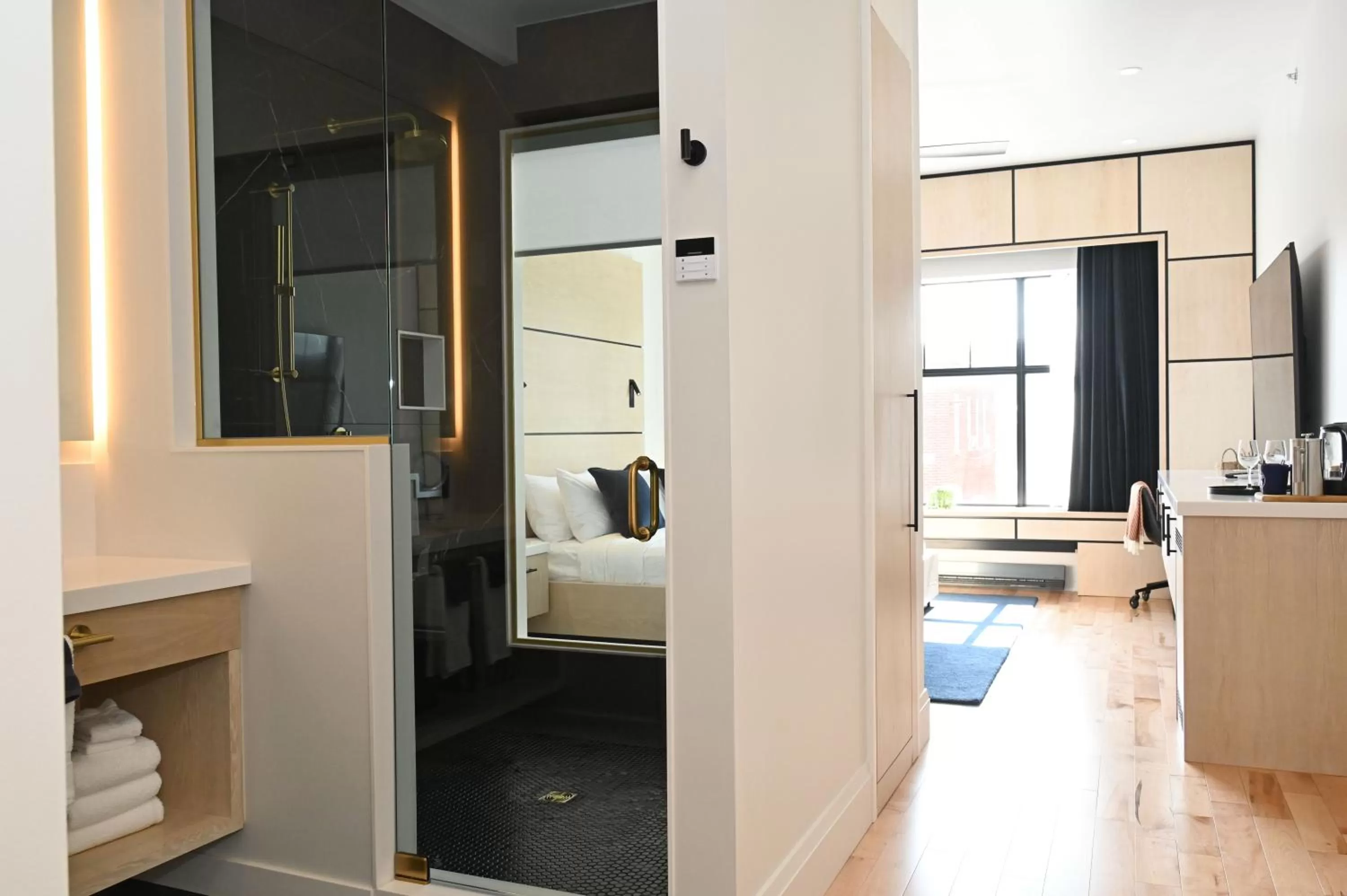 Photo of the whole room, Bed in Cribs on Main